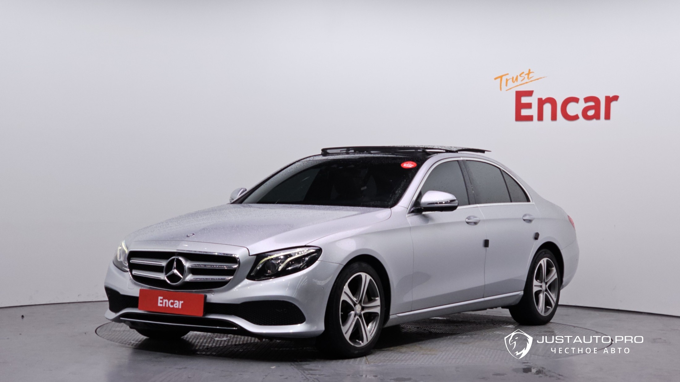 Автомобиль Mercedes-Benz E-Class