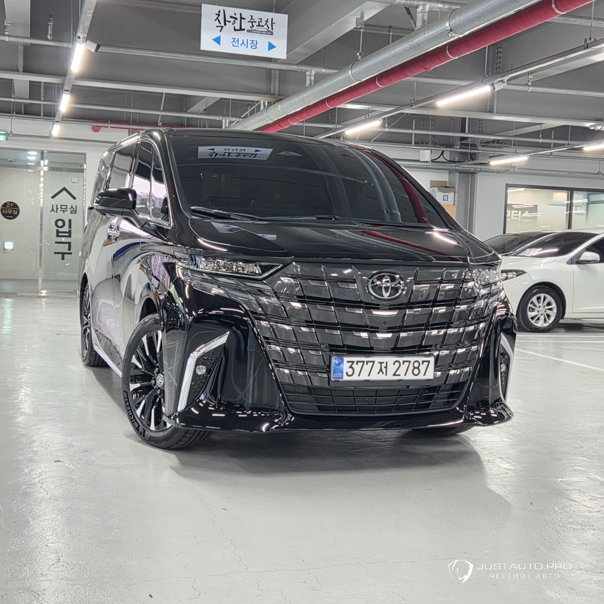 Автомобиль Toyota Alphard