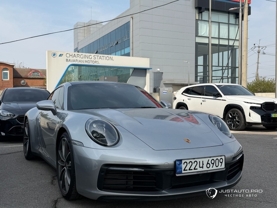 Автомобиль Porsche 911