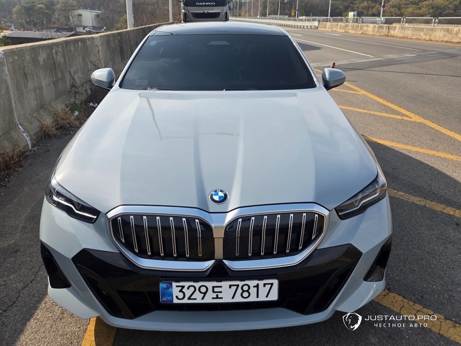 Автомобиль BMW 5-Series