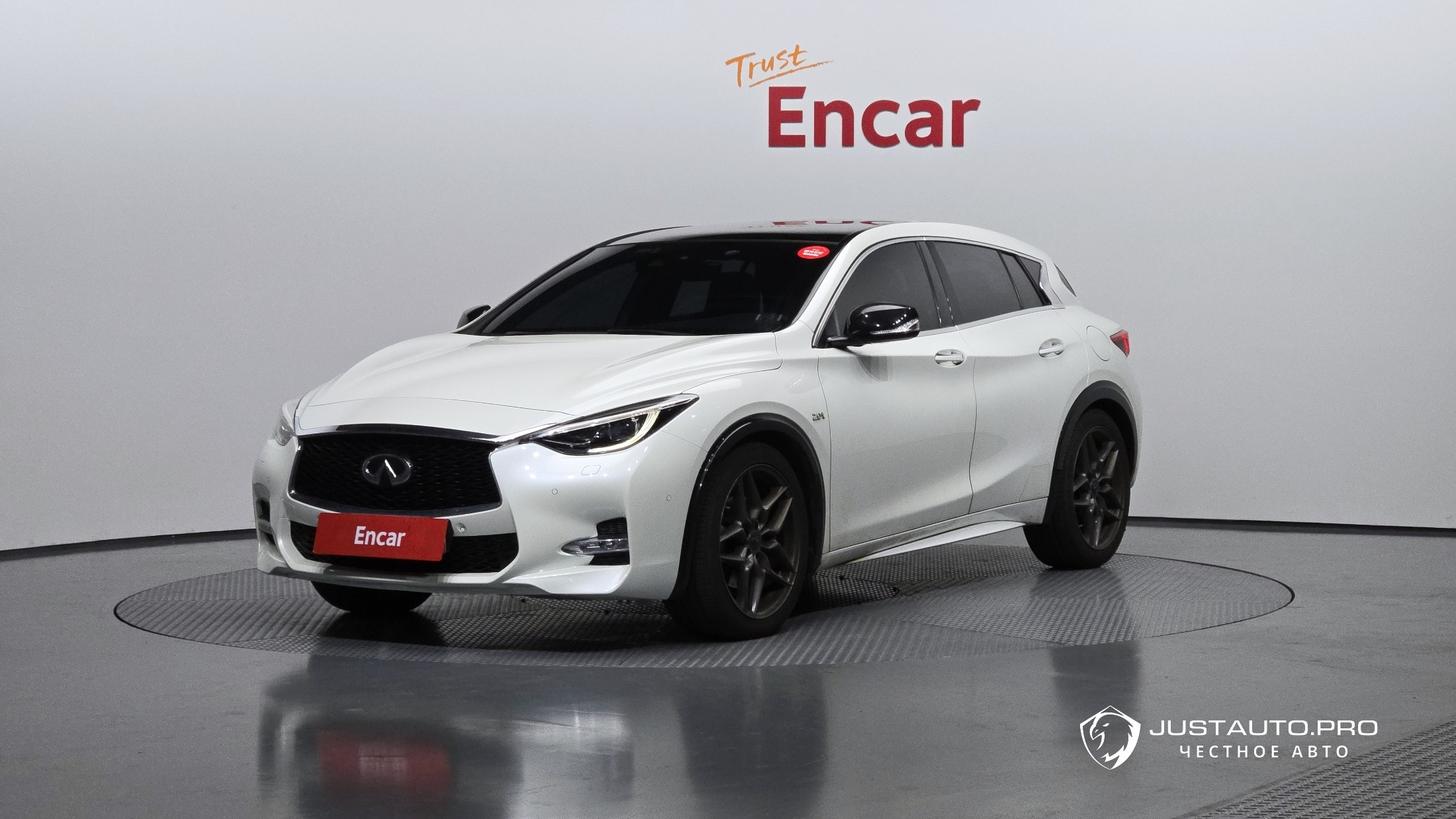 Автомобиль Infiniti Q30