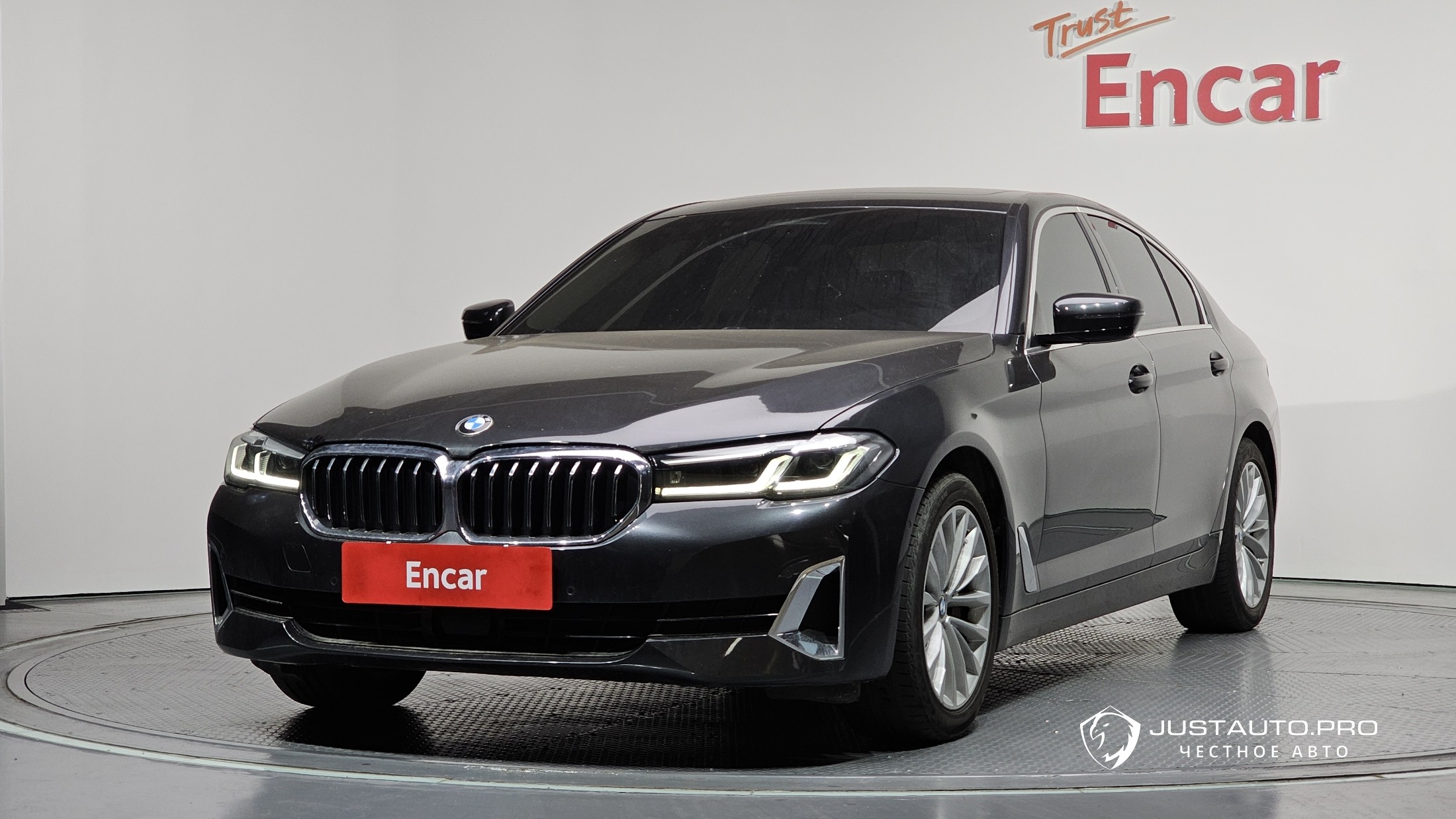 Автомобиль BMW 5-Series