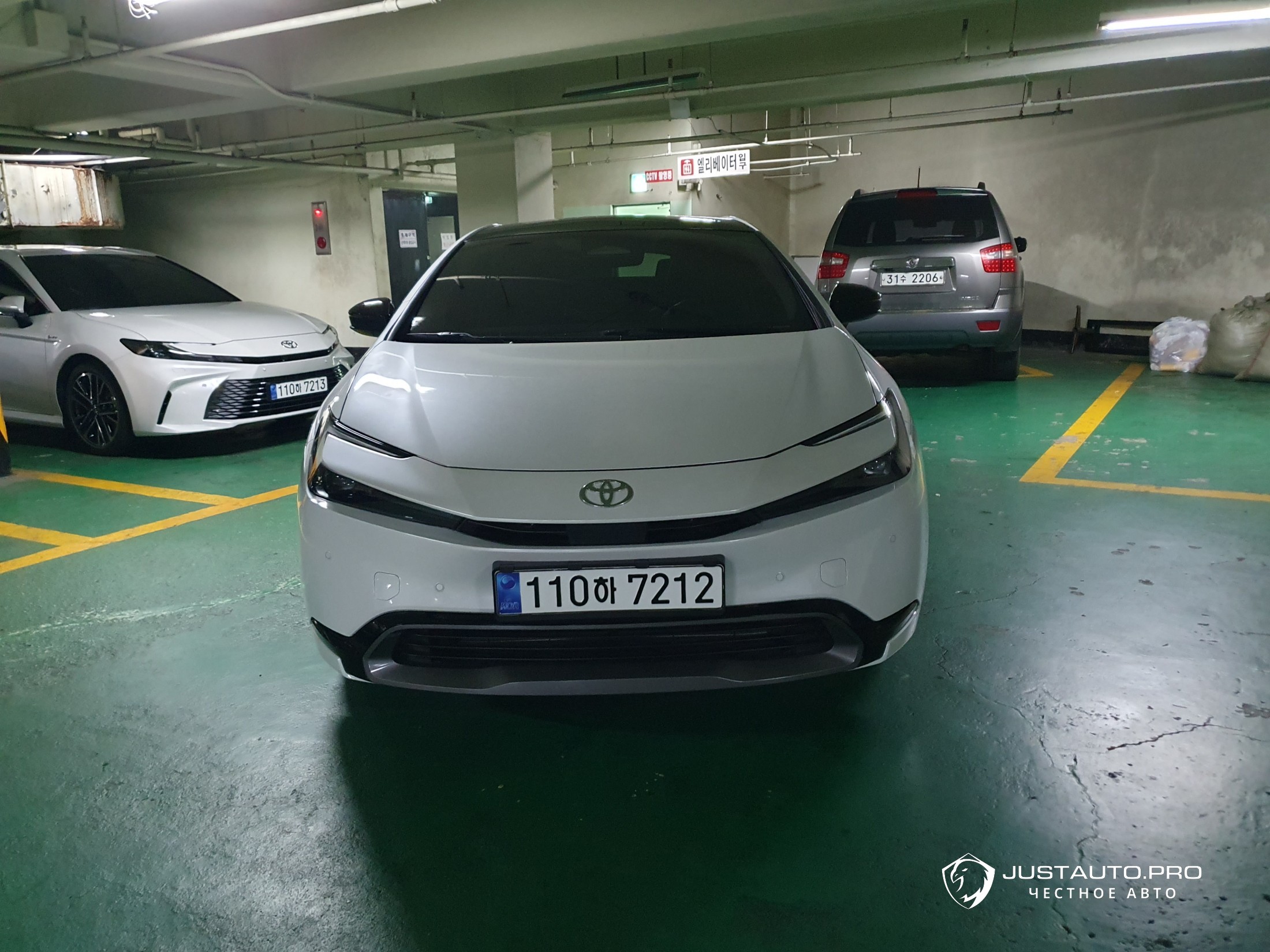 Автомобиль Toyota Prius