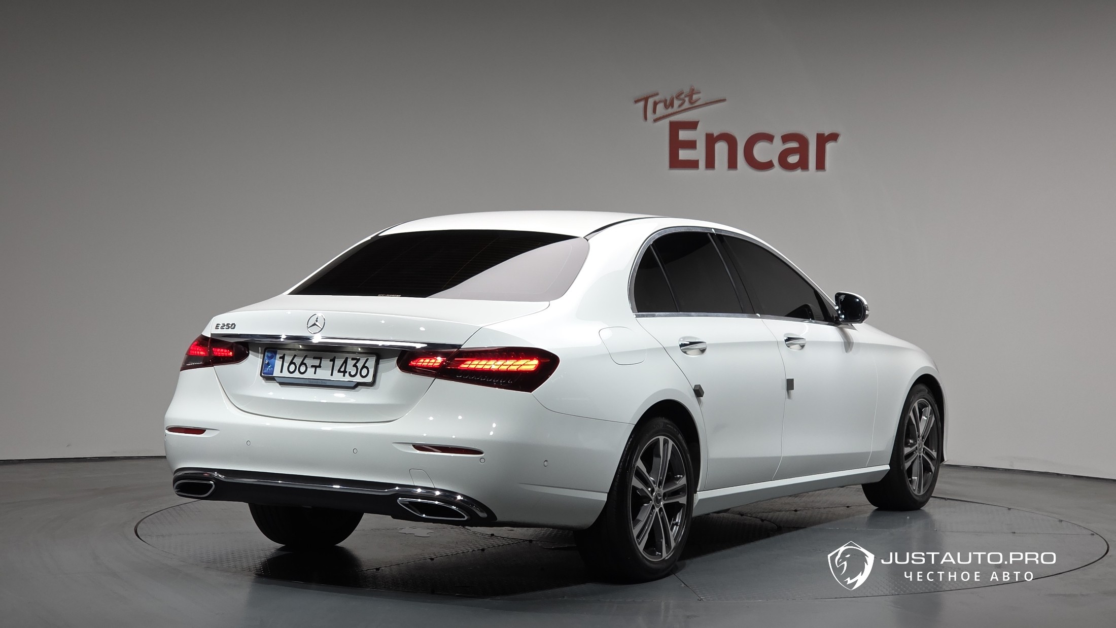 Автомобиль Mercedes-Benz E-Class