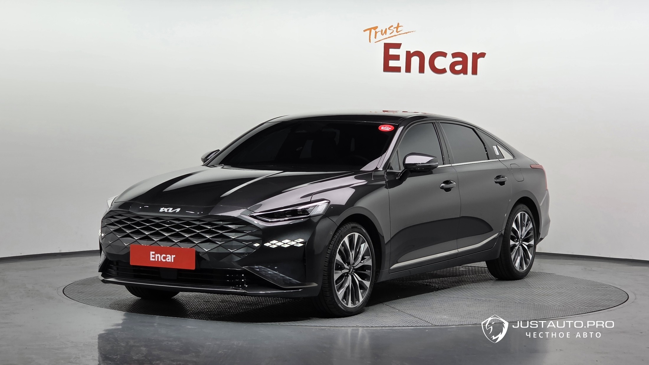 Автомобиль Kia K8