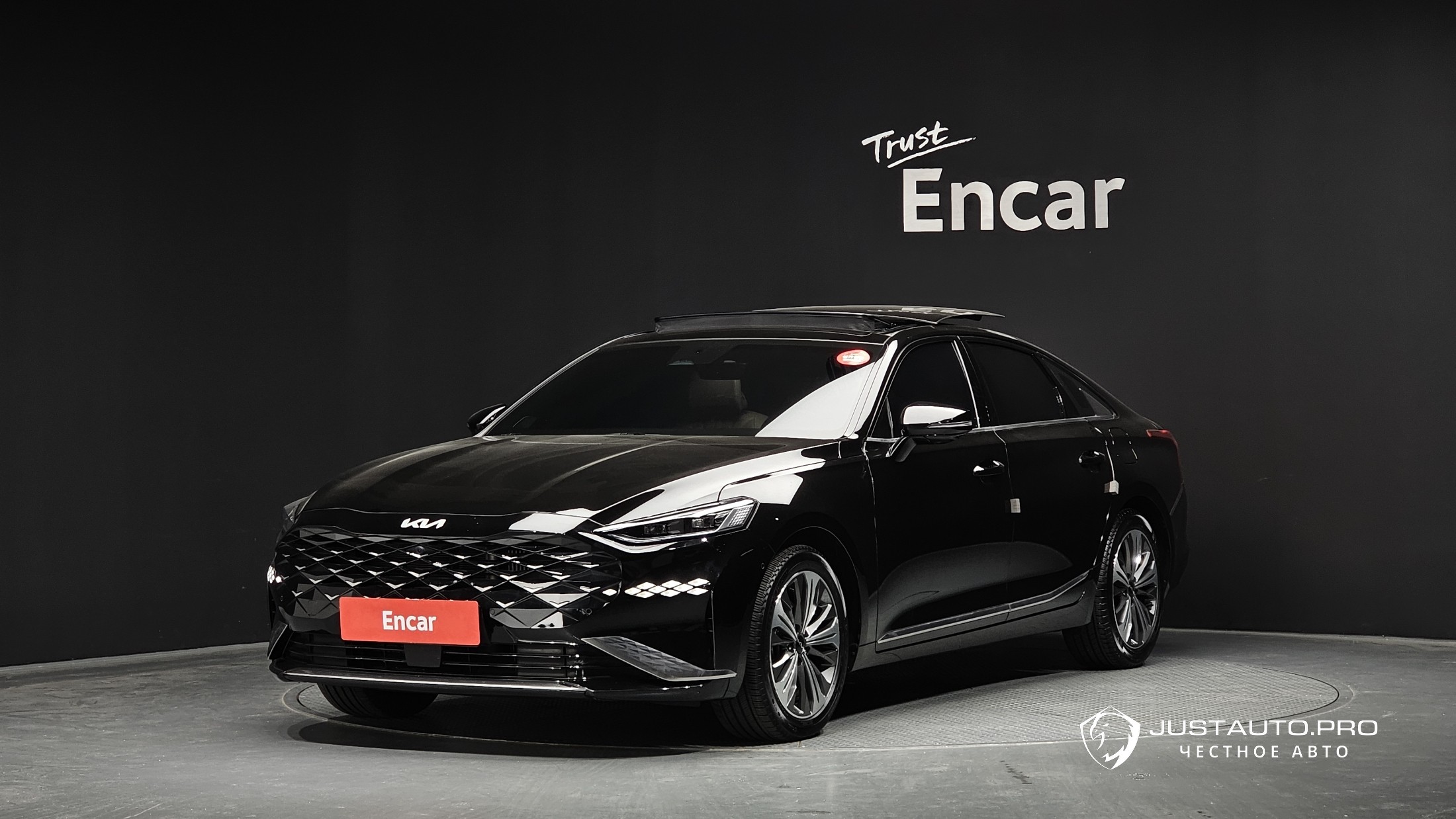 Автомобиль Kia K8