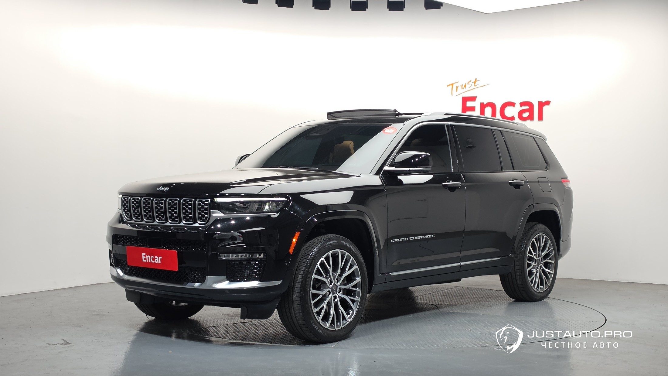 Автомобиль Jeep Cherokee