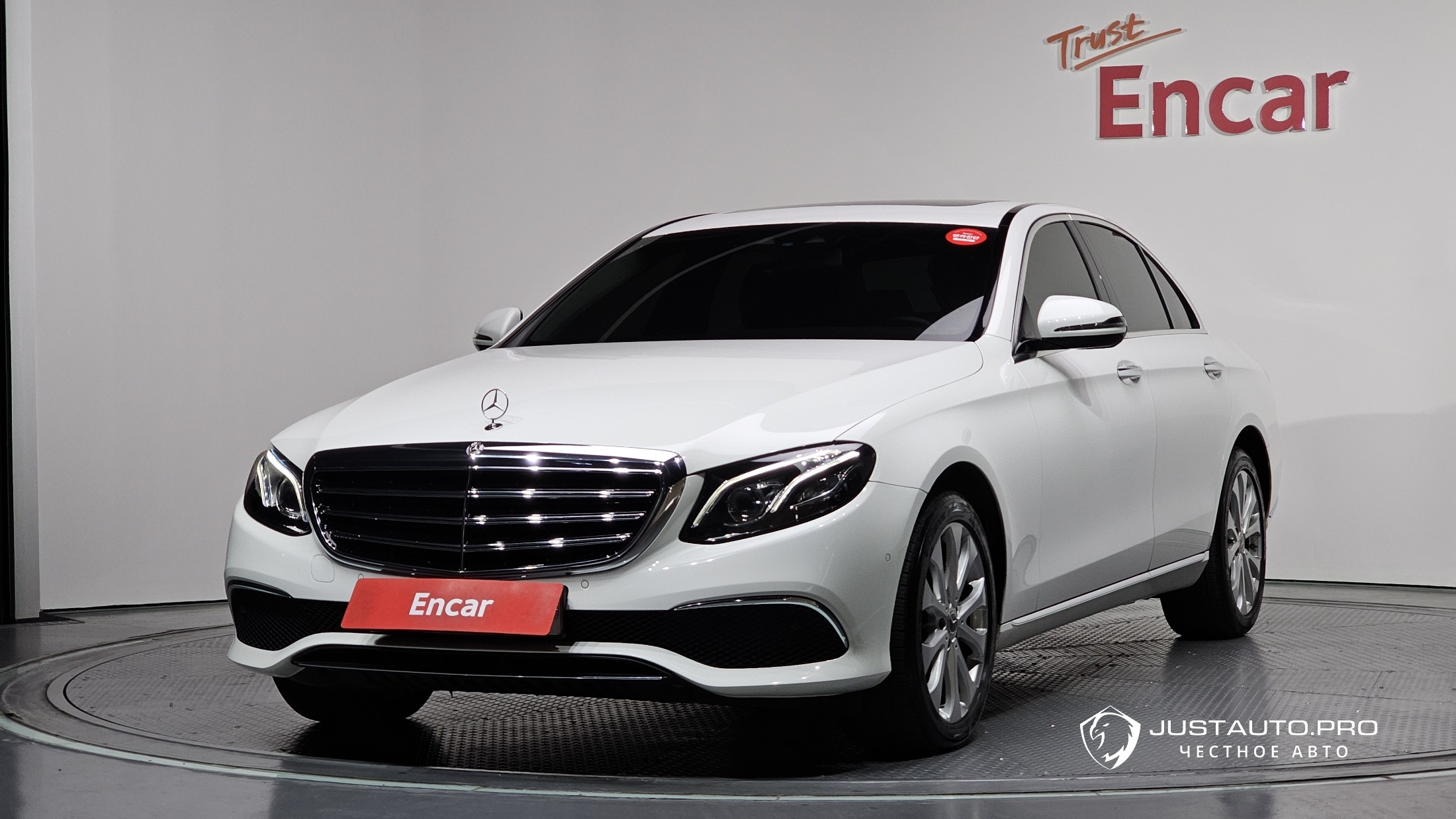 Автомобиль Mercedes-Benz E-Class