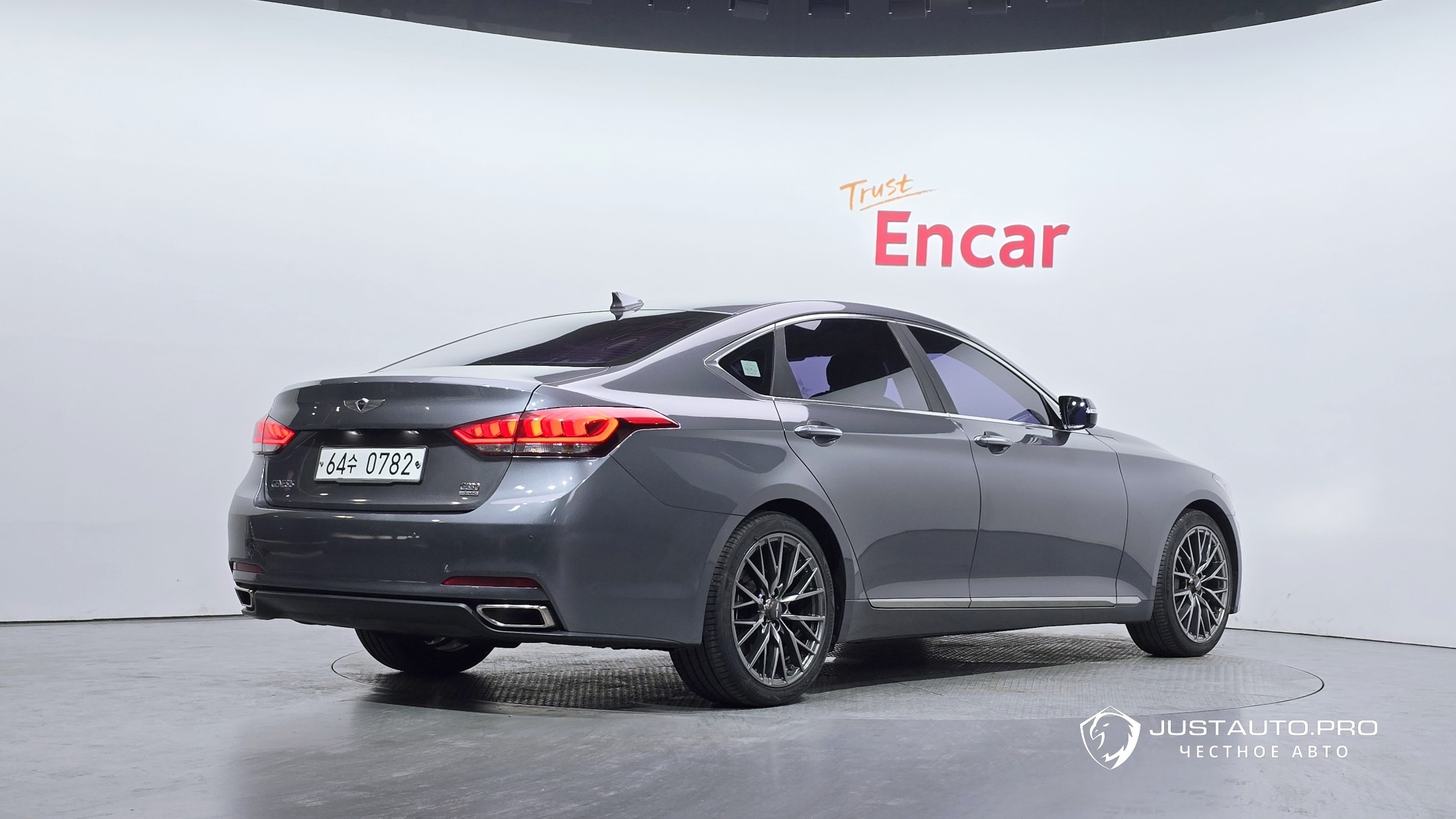 Автомобиль Hyundai Genesis