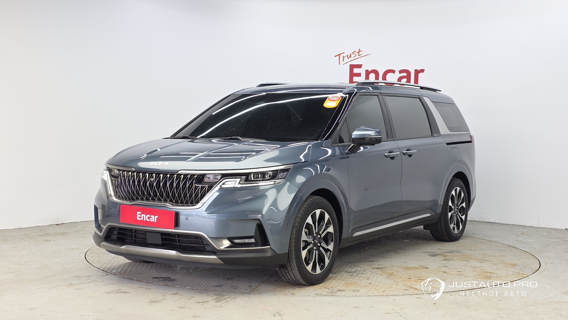 Автомобиль Kia Canival