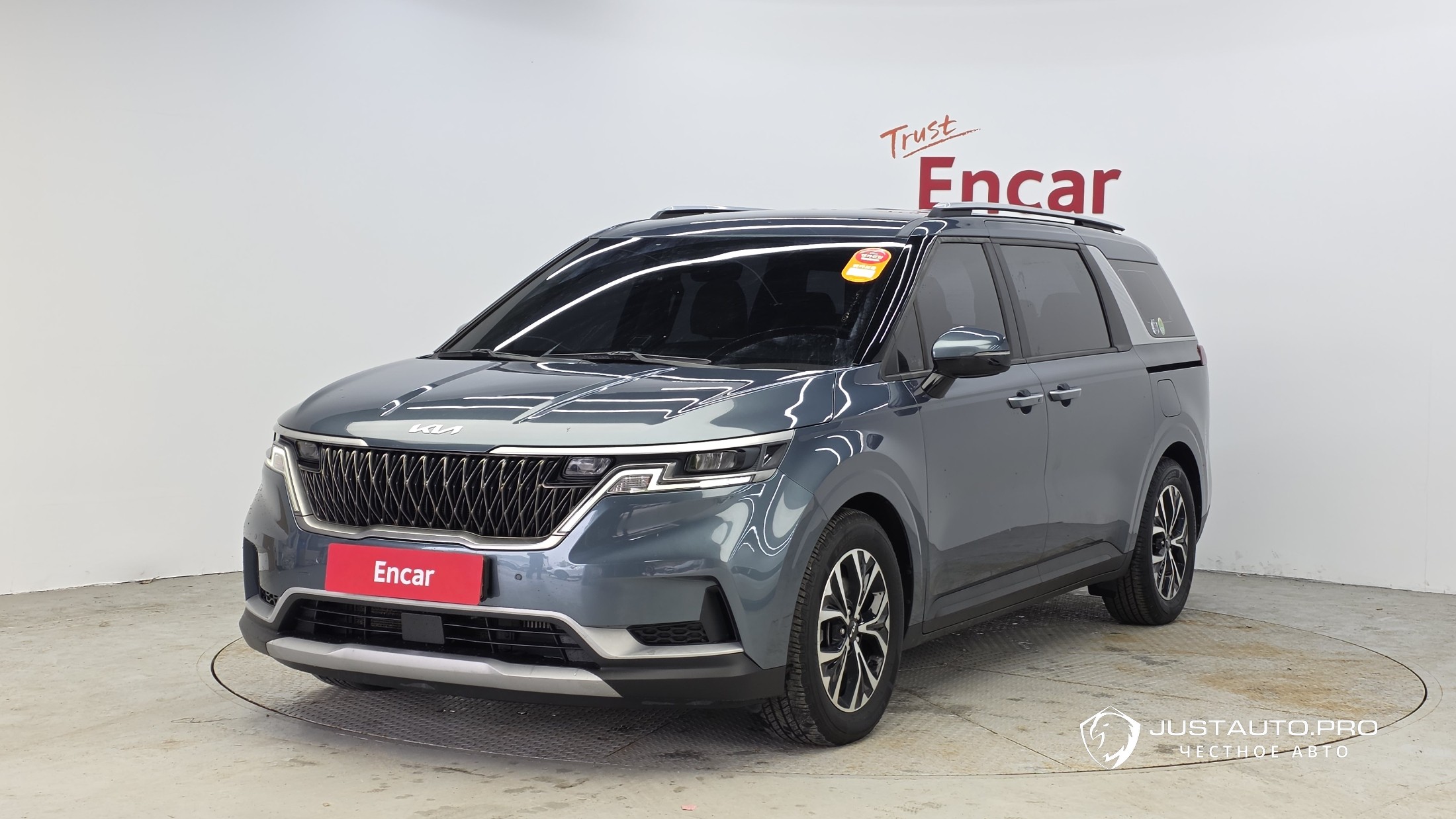Автомобиль Kia Canival