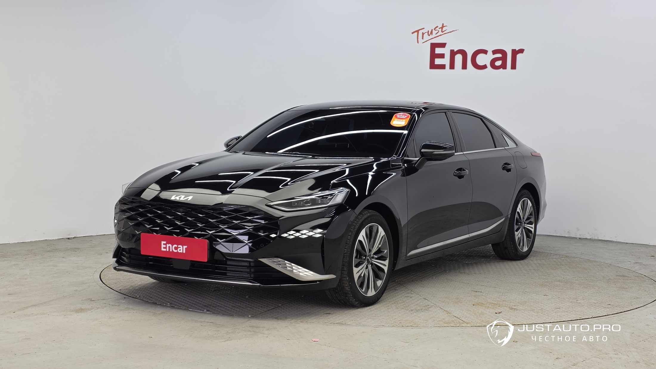 Автомобиль Kia K8