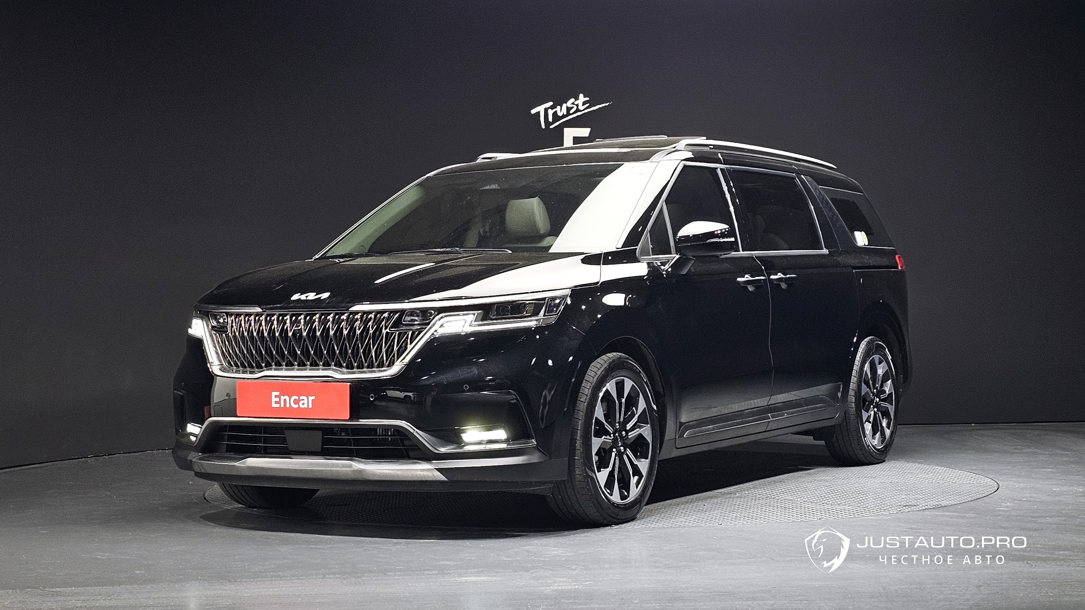Автомобиль Kia Canival