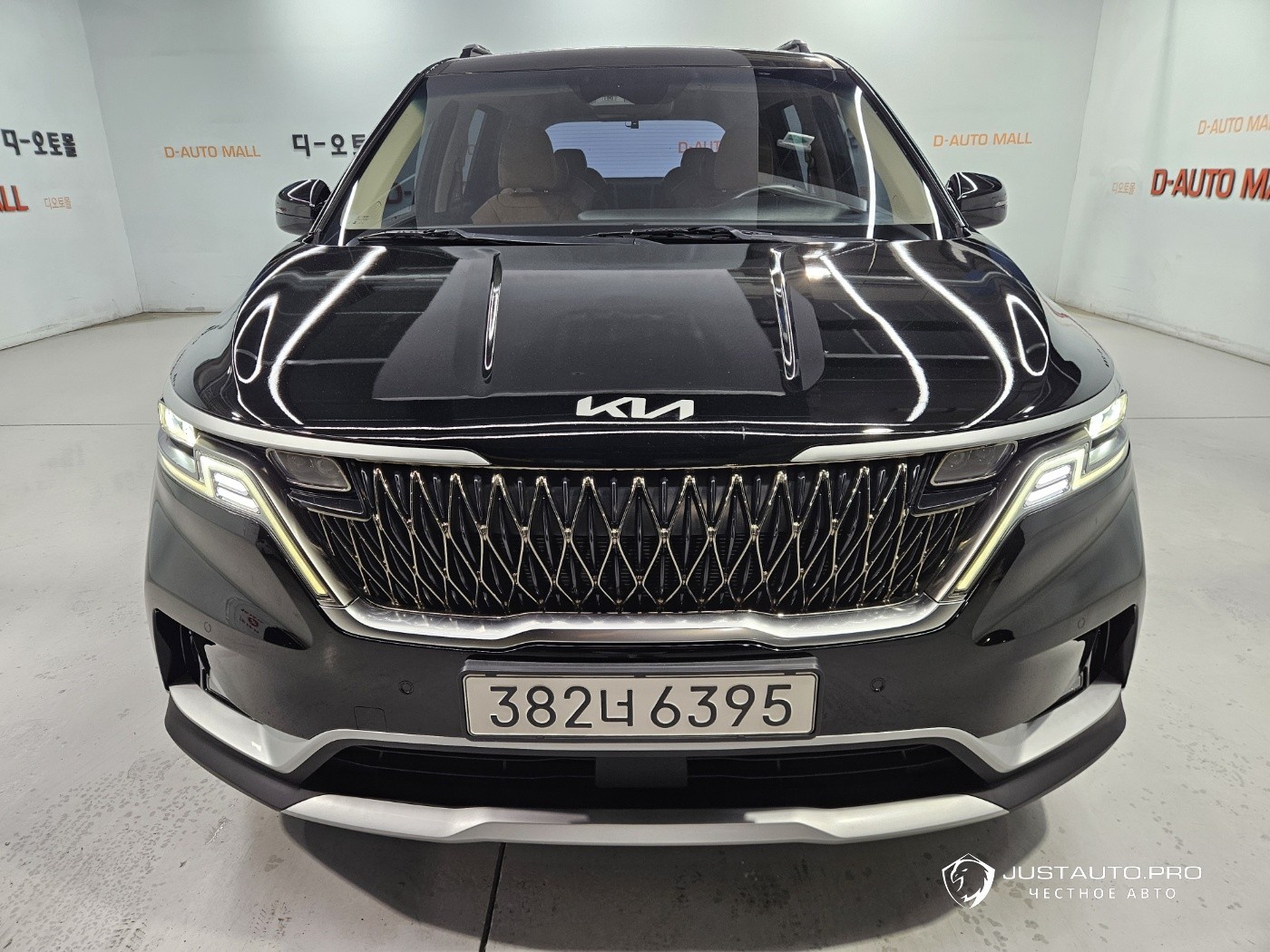 Автомобиль Kia Canival