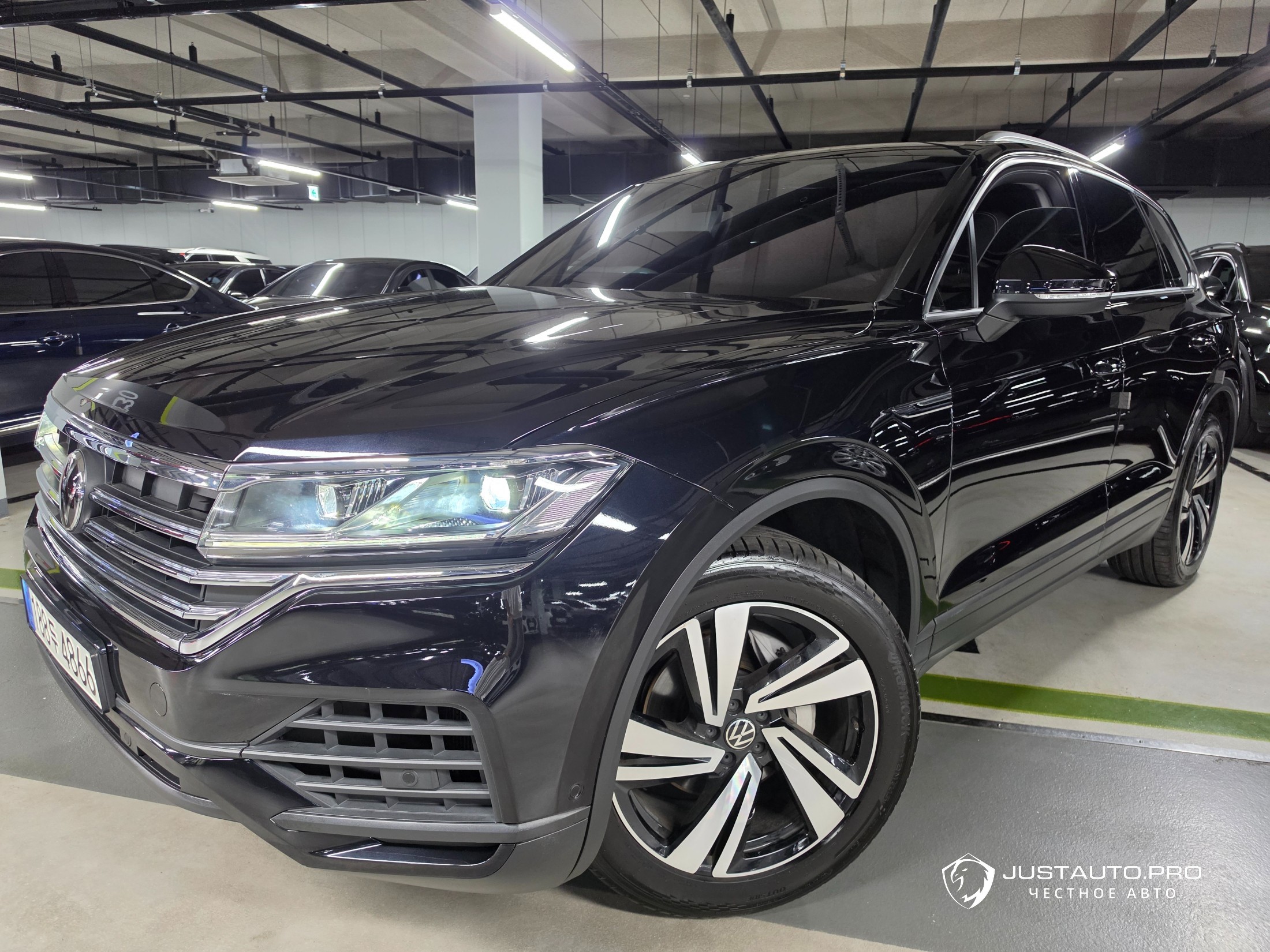 Автомобиль Volkswagen Touareg