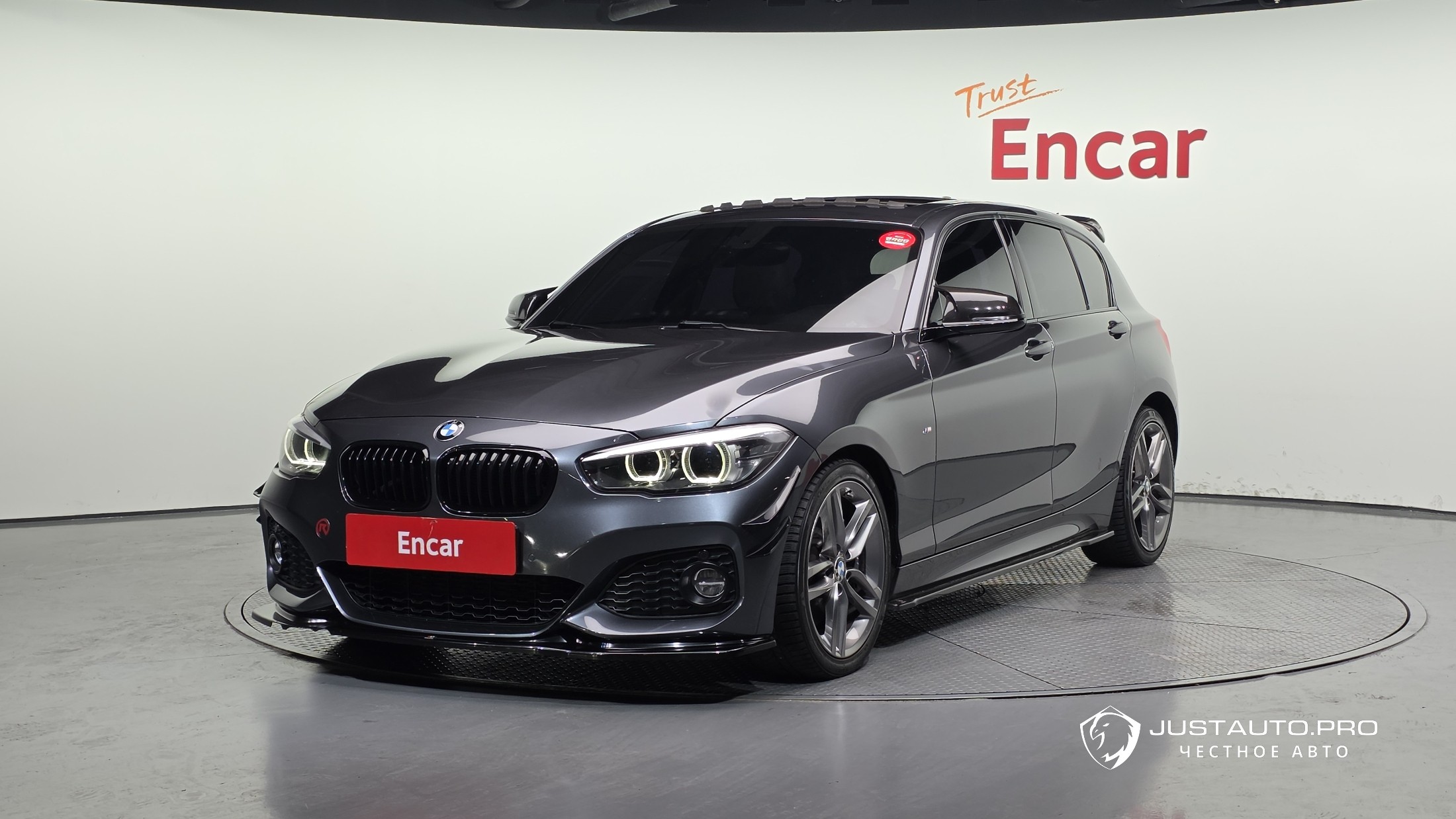 Автомобиль BMW 1-Series