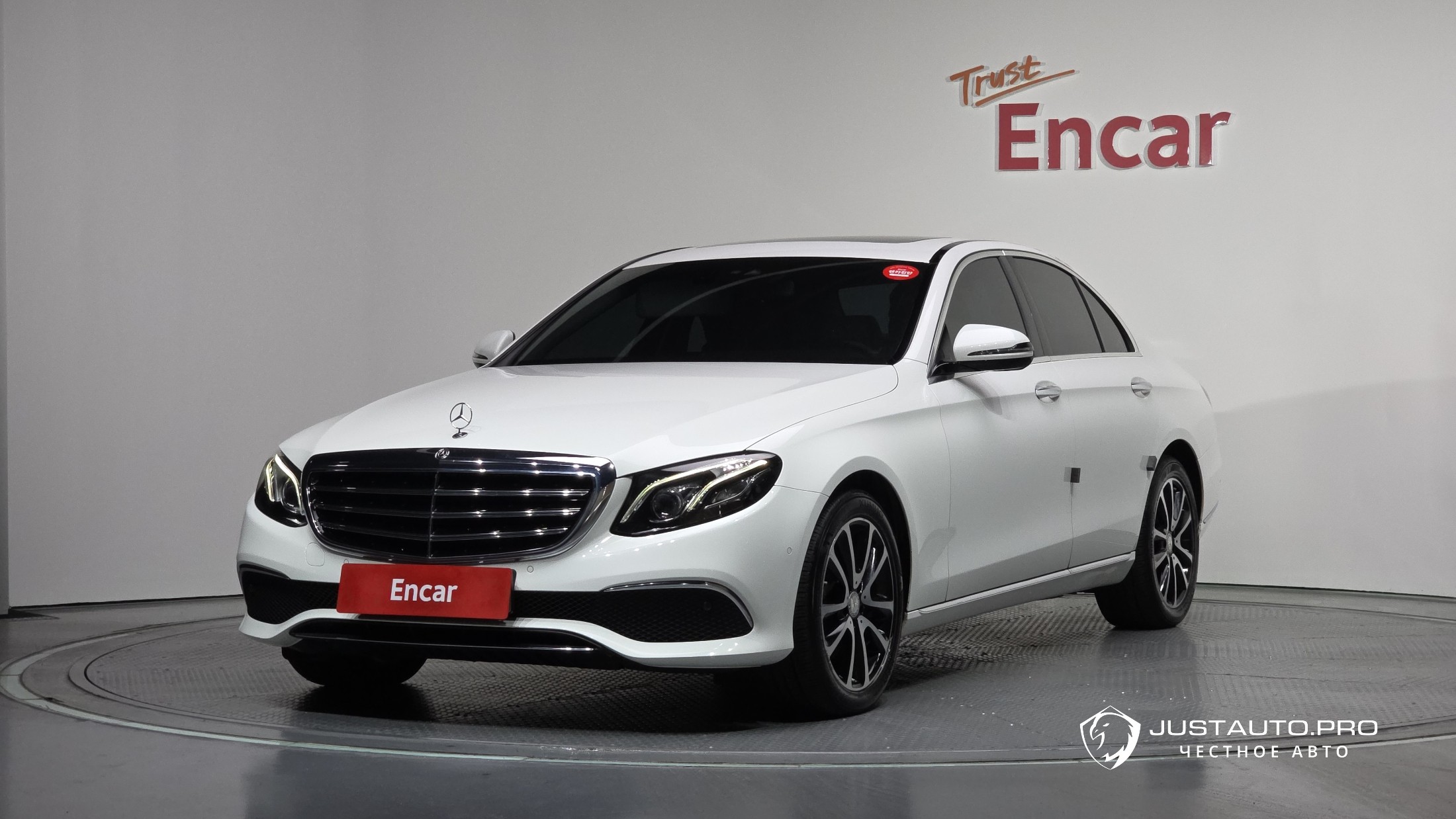 Автомобиль Mercedes-Benz E-Class