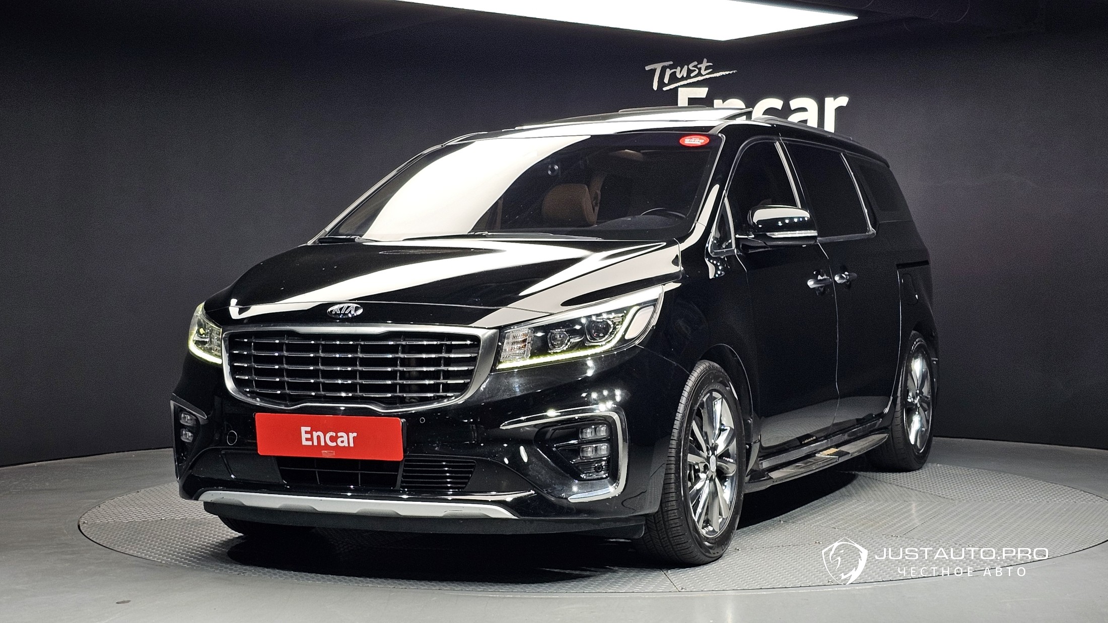 Автомобиль Kia Canival