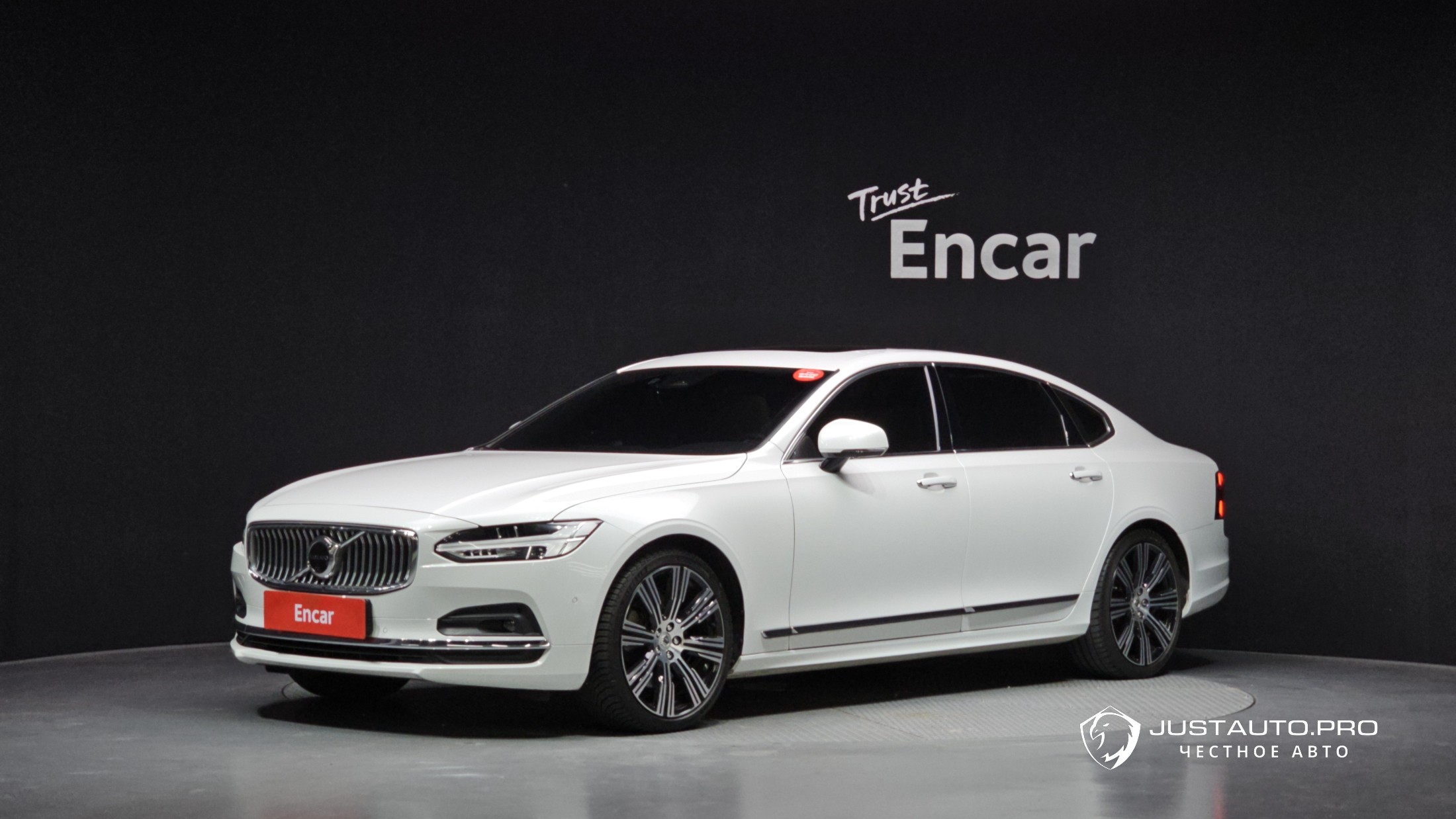 Автомобиль Volvo S90