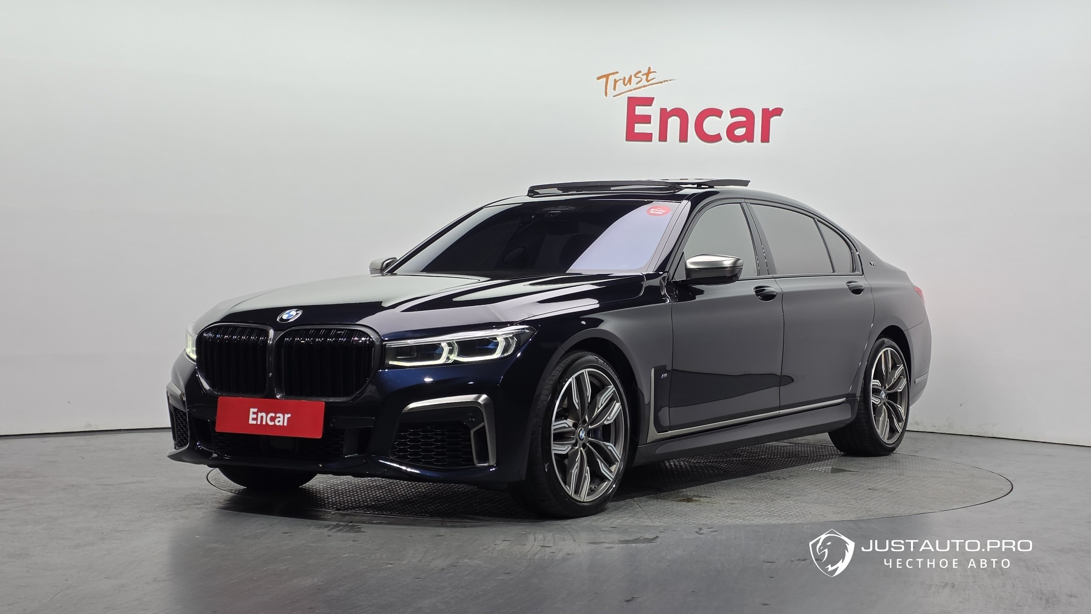 Автомобиль BMW 7-Series