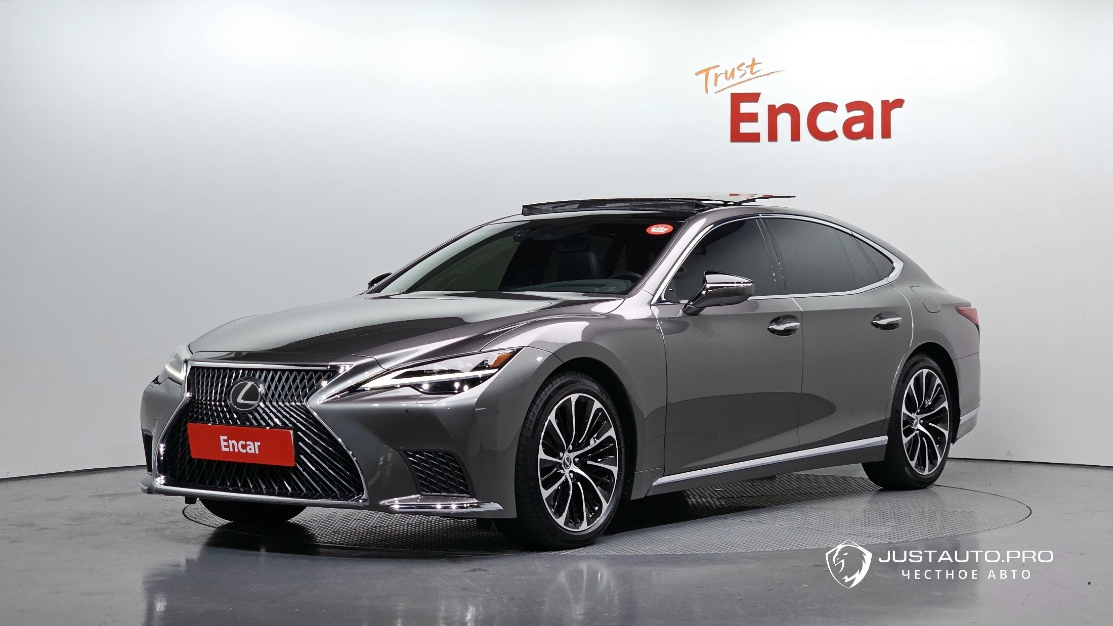 Автомобиль Lexus LS