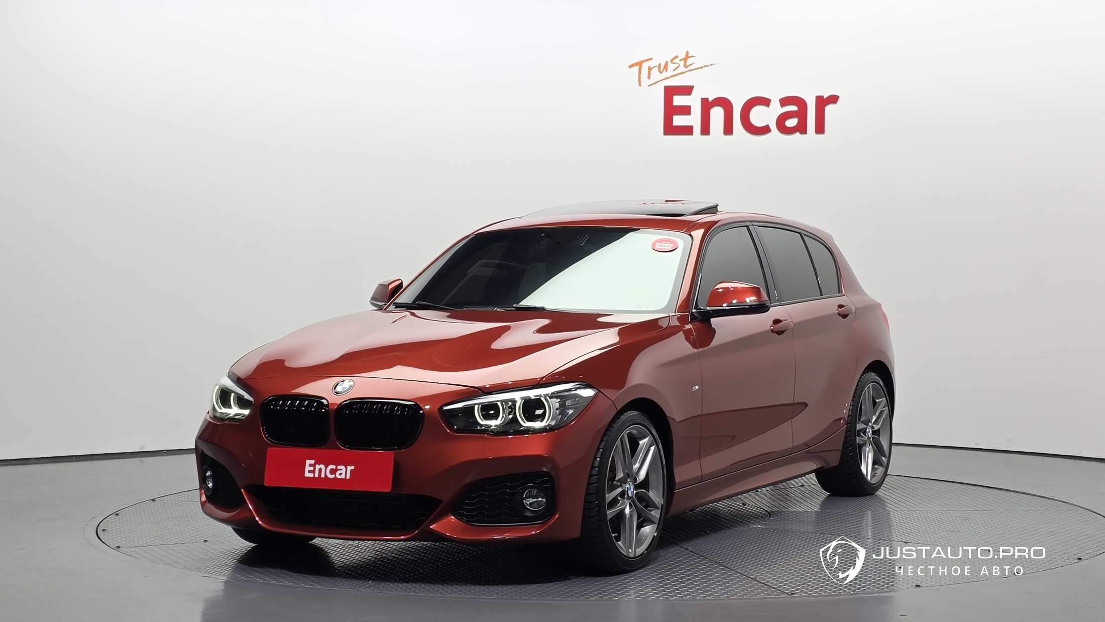 Автомобиль BMW 1-Series