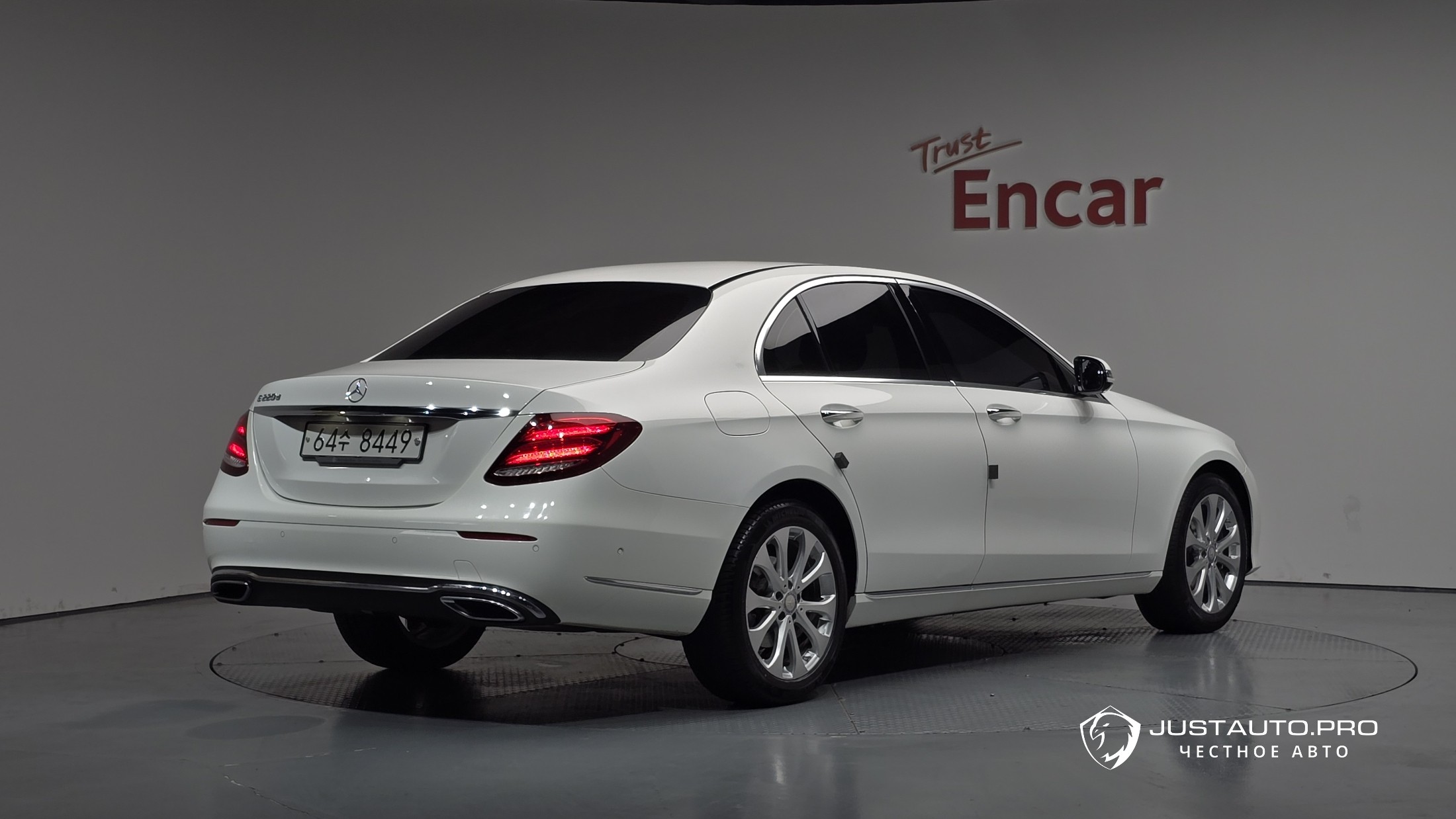 Автомобиль Mercedes-Benz E-Class