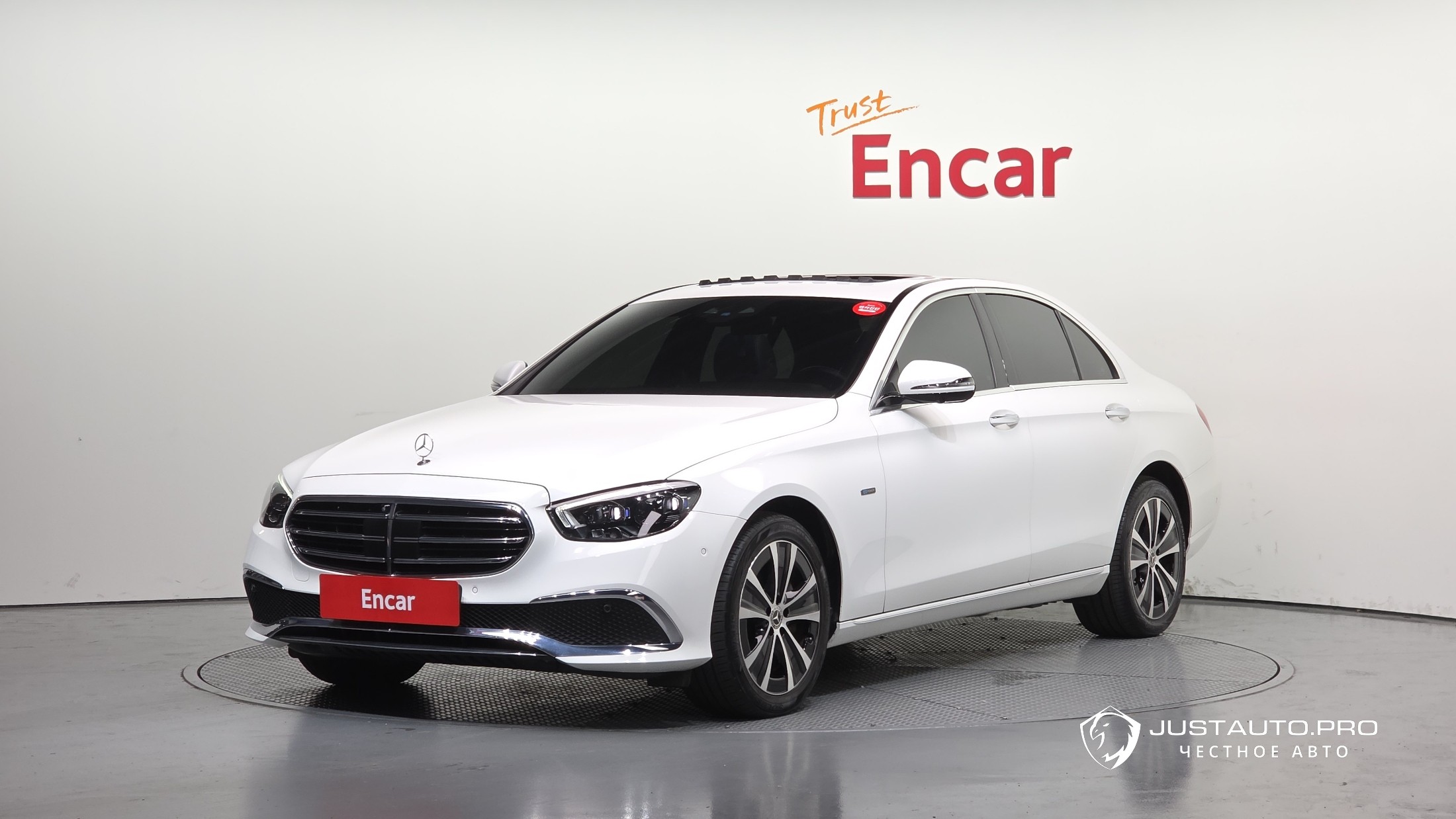 Автомобиль Mercedes-Benz E-Class