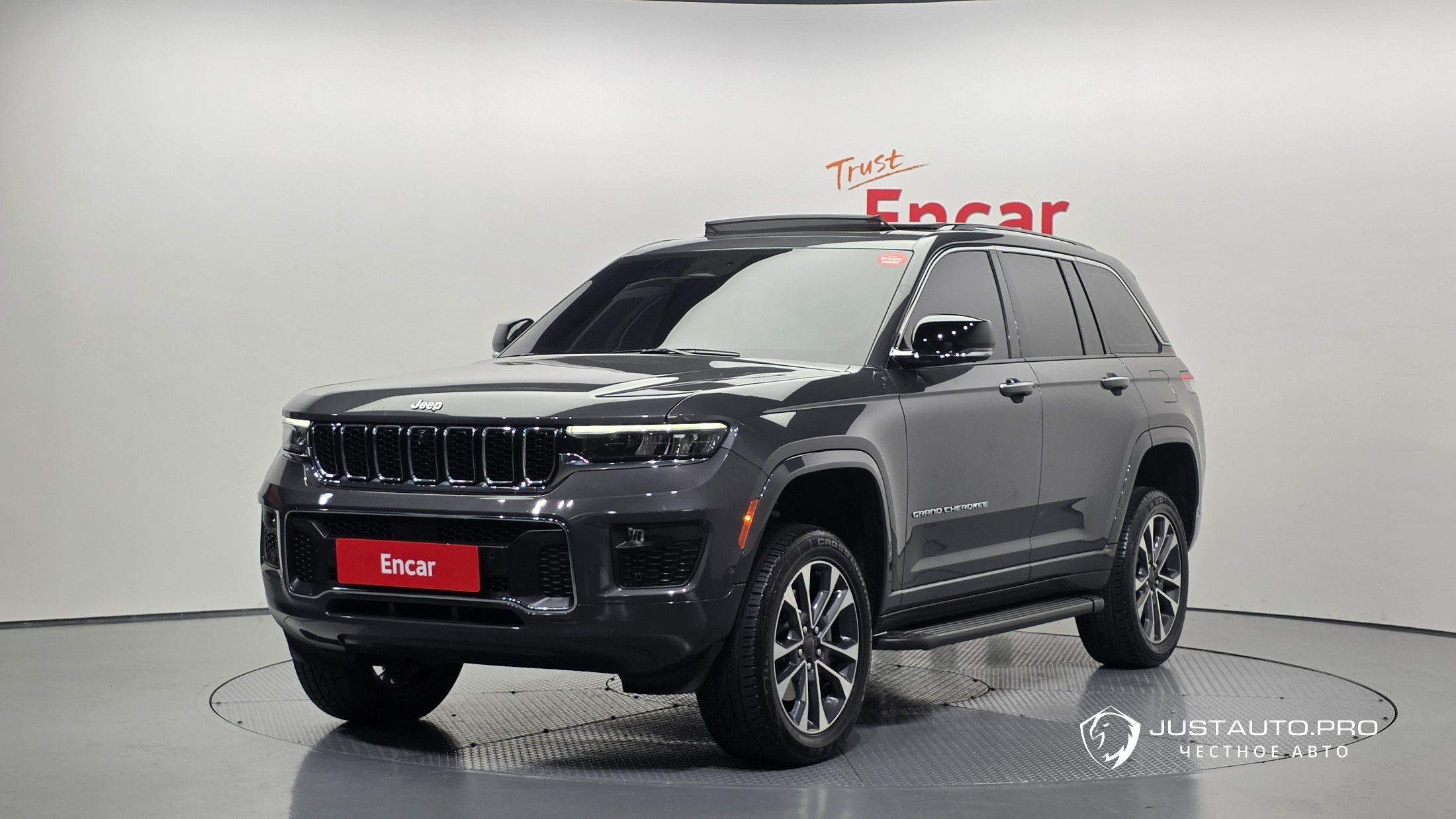 Автомобиль Jeep Cherokee