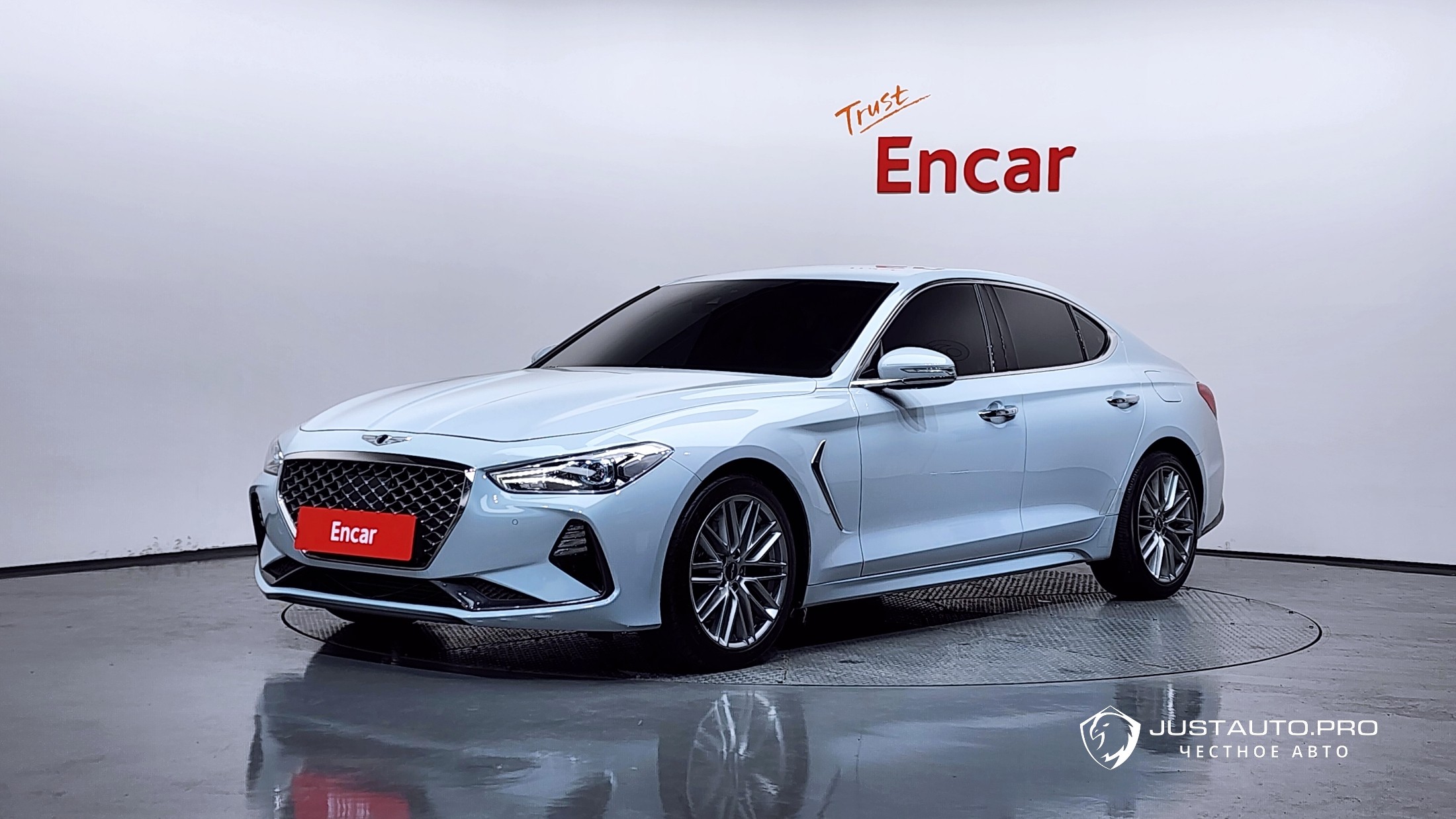Автомобиль Genesis G70