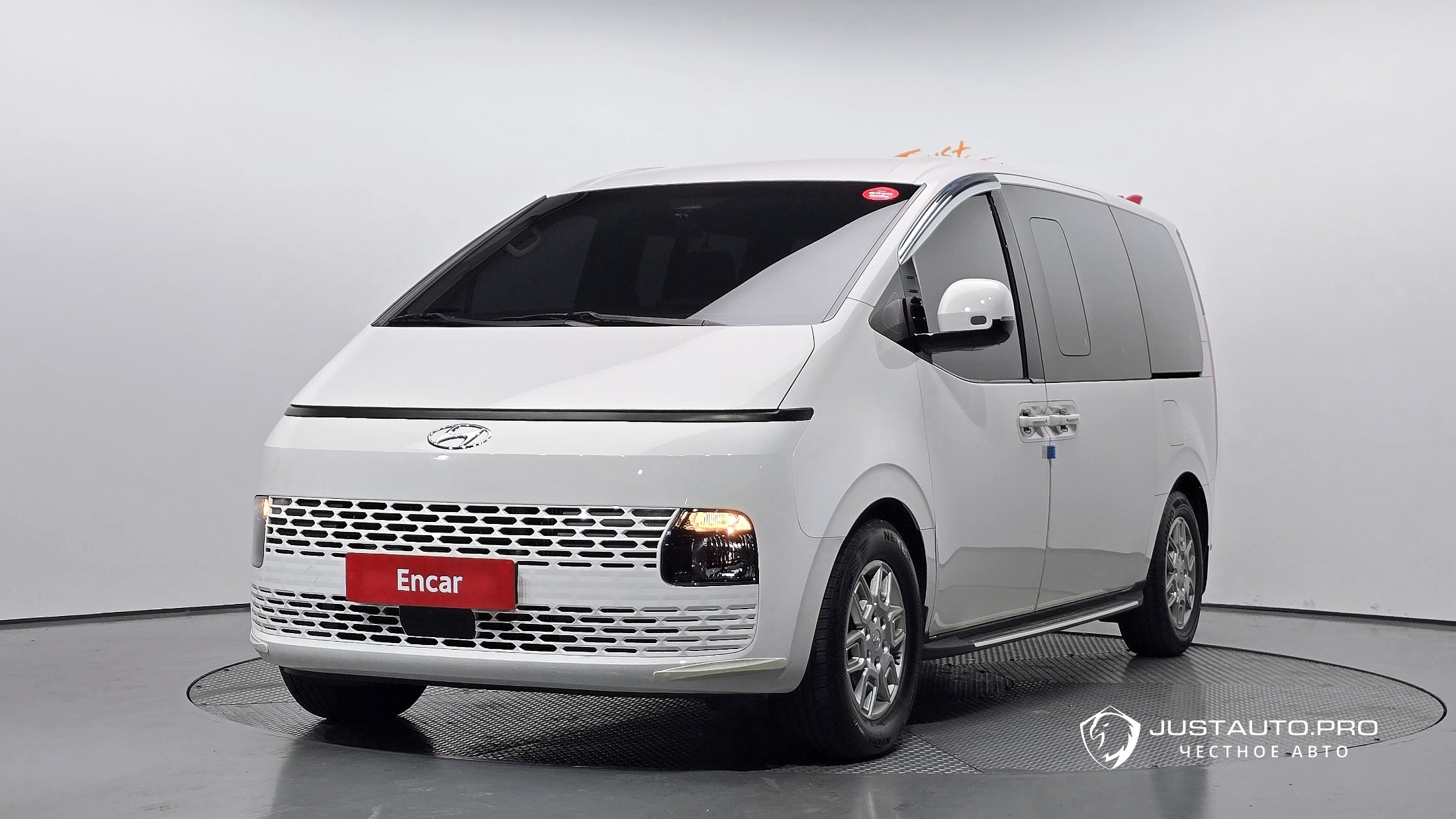 Автомобиль Hyundai Staria