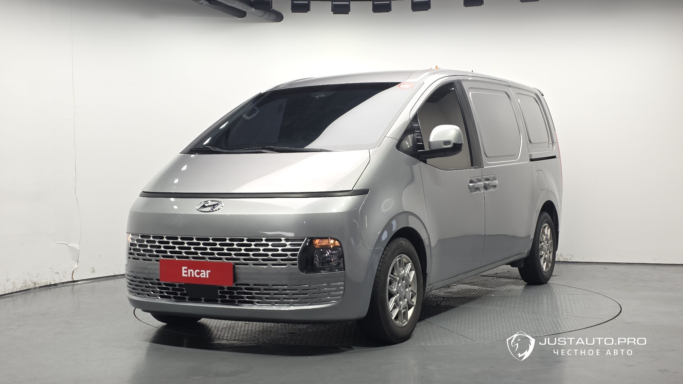Автомобиль Hyundai Staria