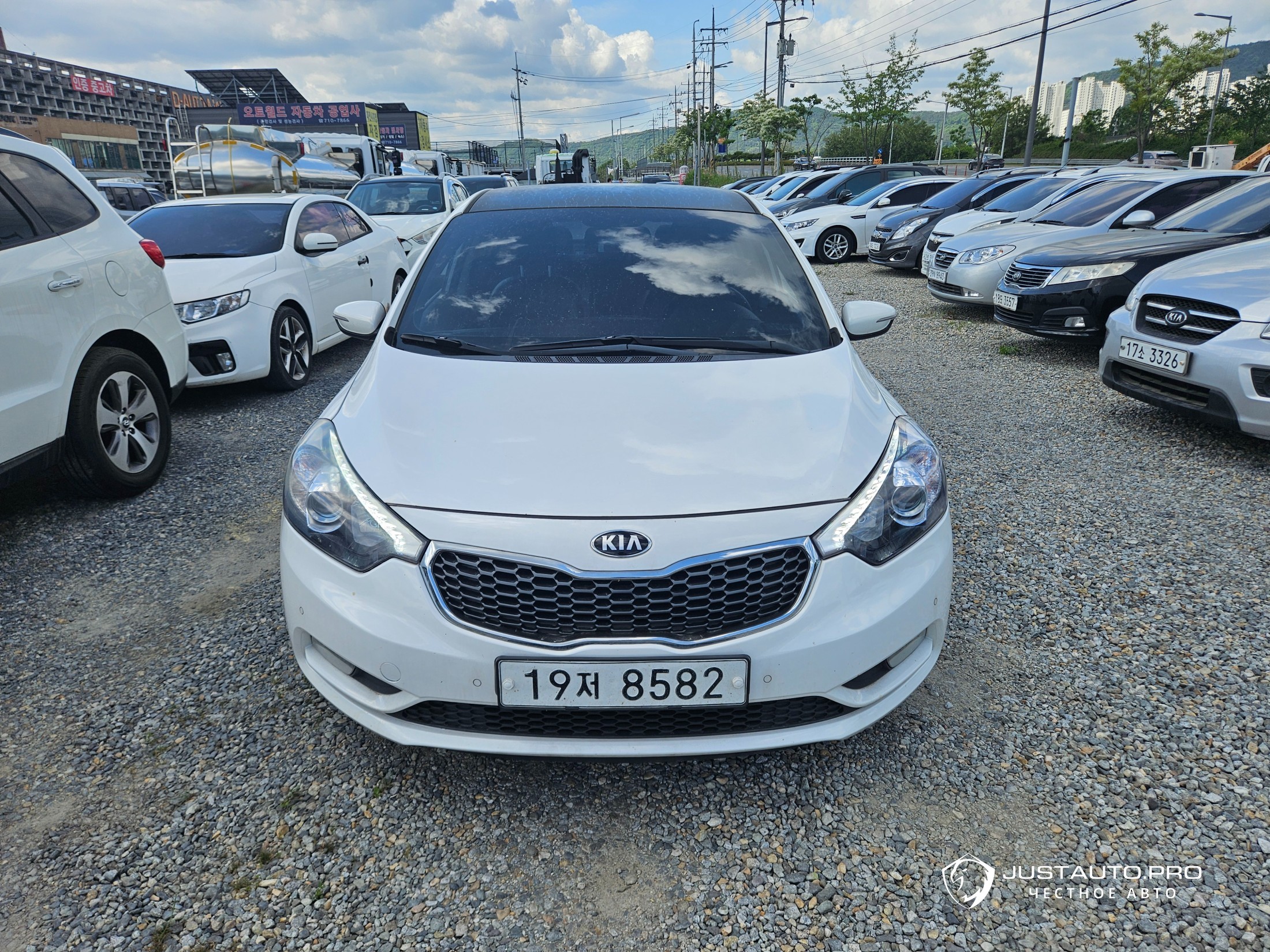 Автомобиль Kia K3