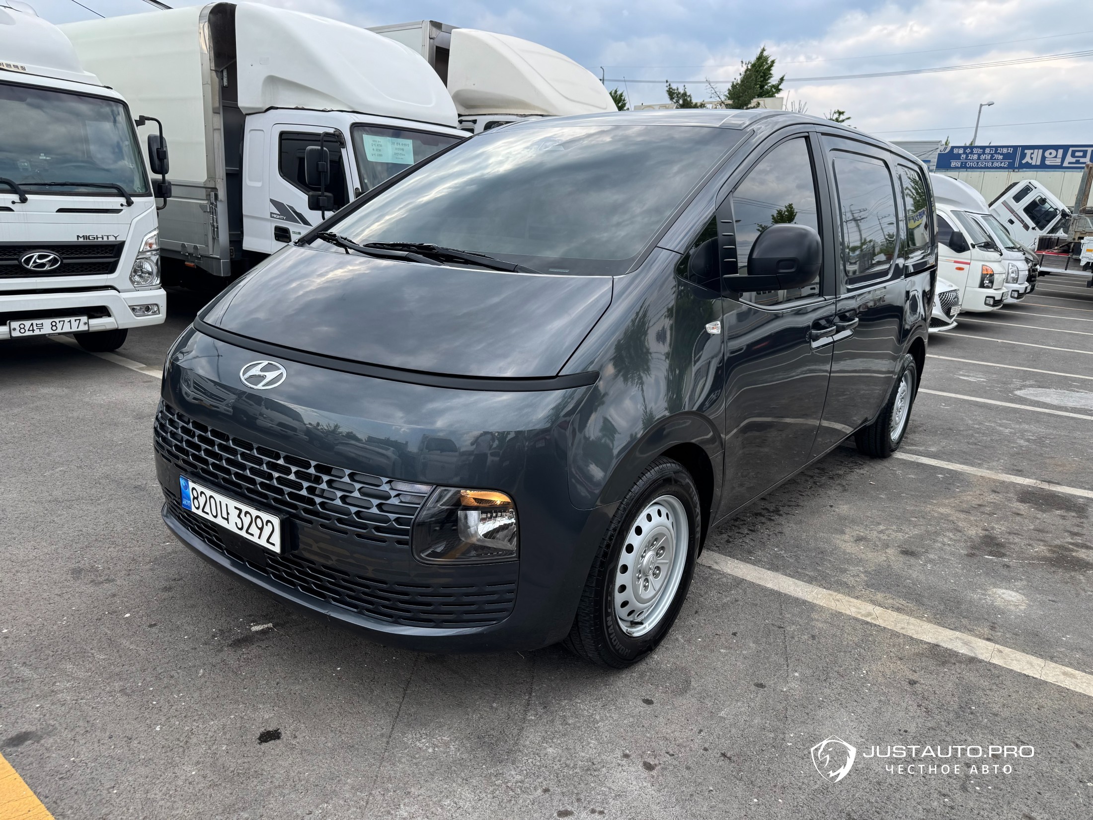 Автомобиль Hyundai Staria