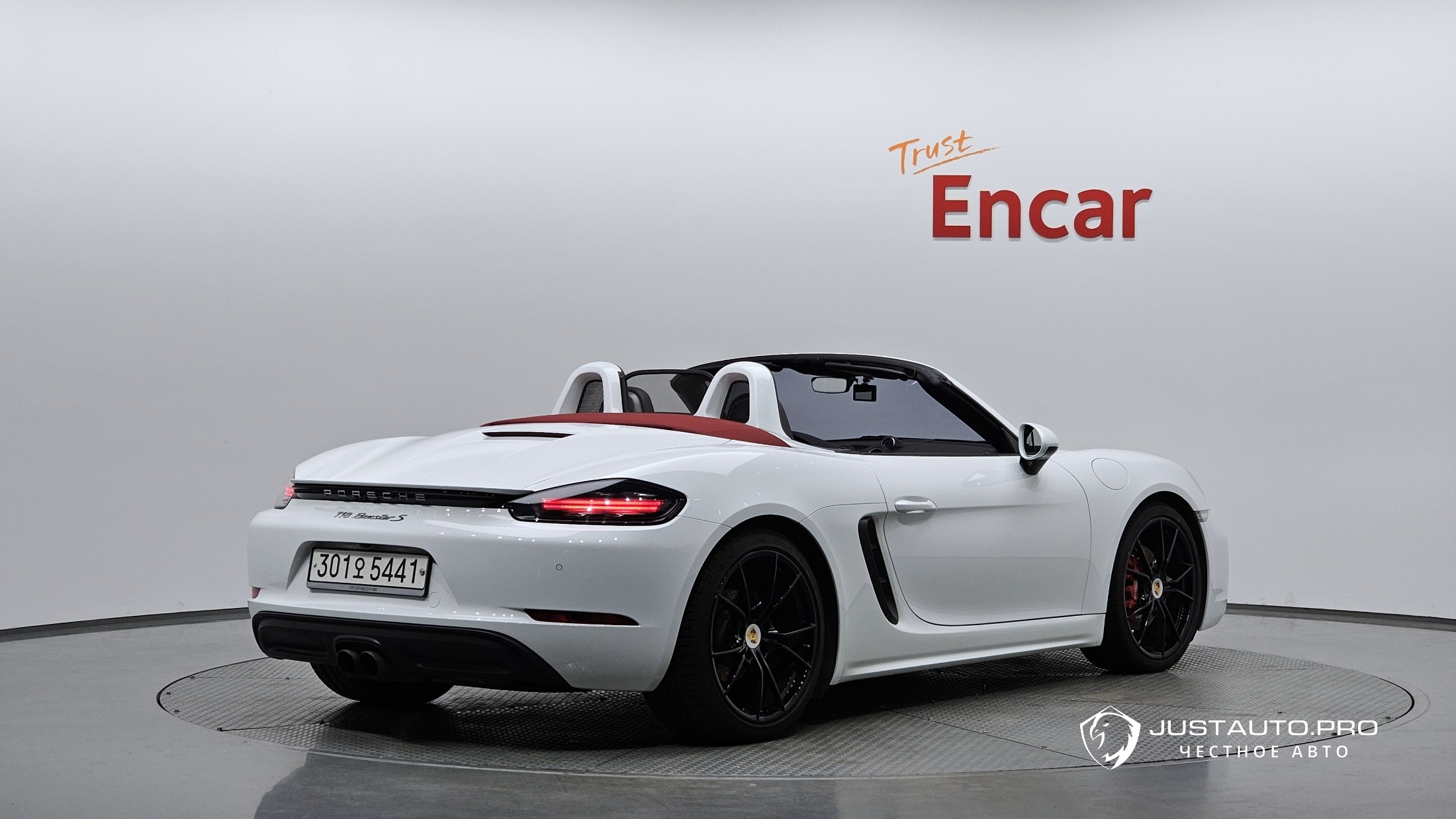 Автомобиль Porsche 718