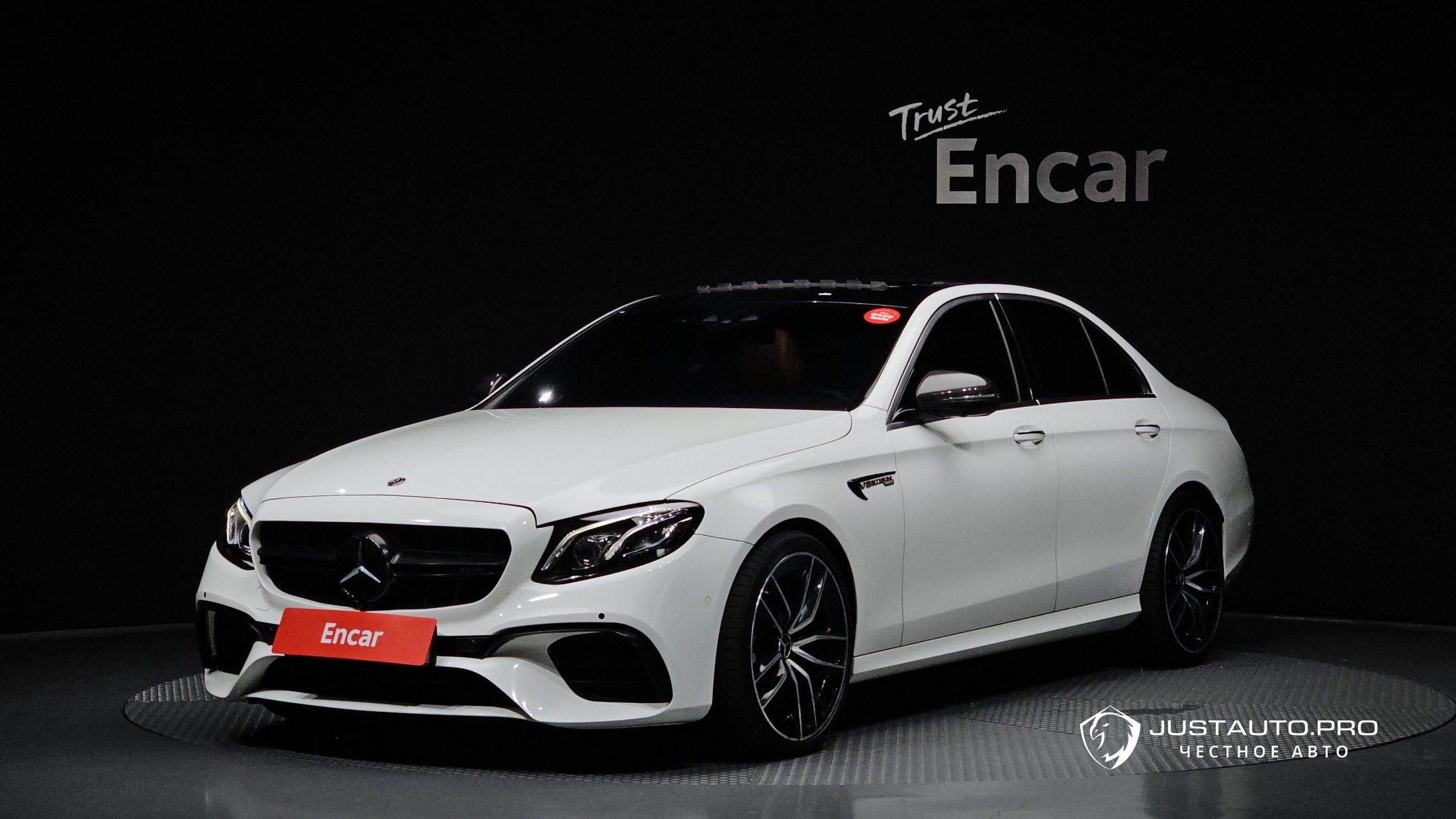 Автомобиль Mercedes-Benz E-Class