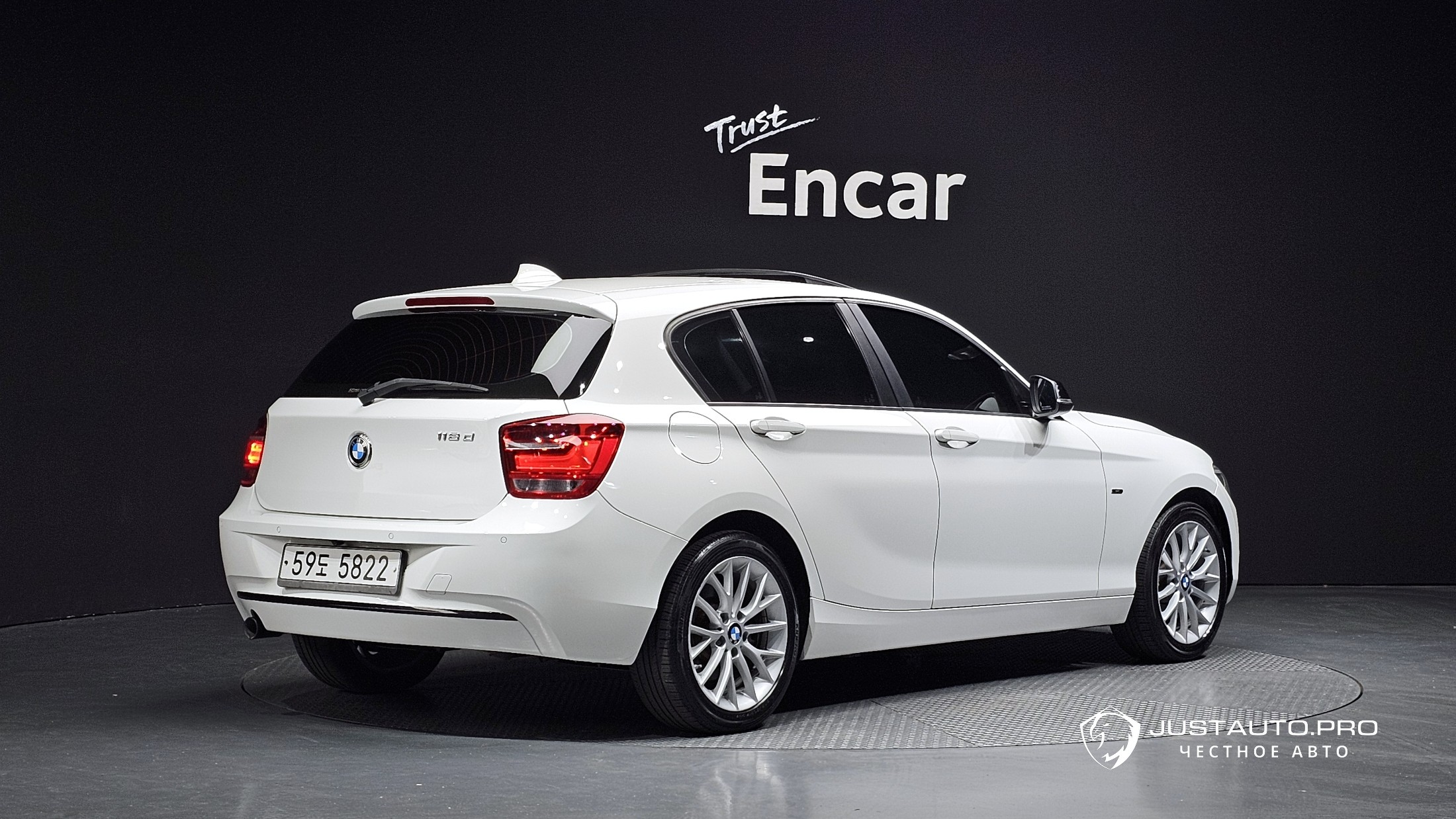 Автомобиль BMW 1-Series