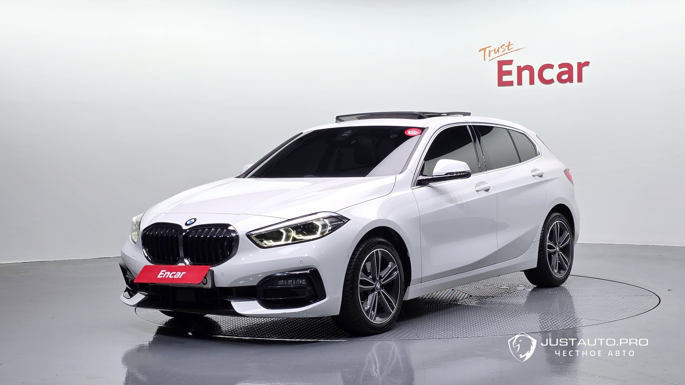 Автомобиль BMW 1-Series