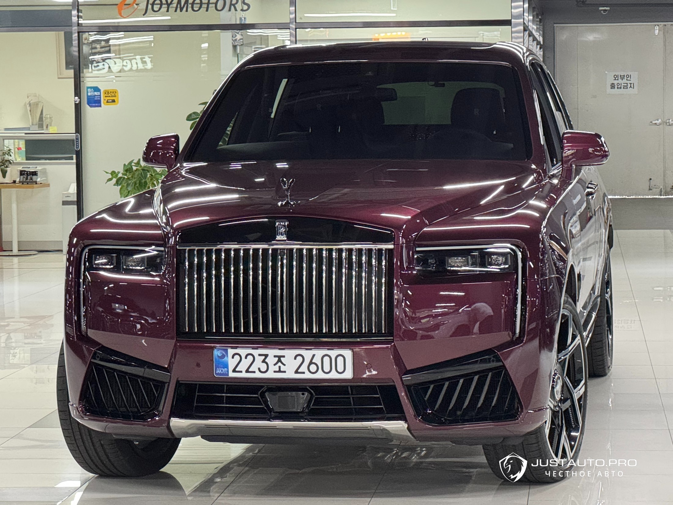 Автомобиль Rolls-Royce Cullinan