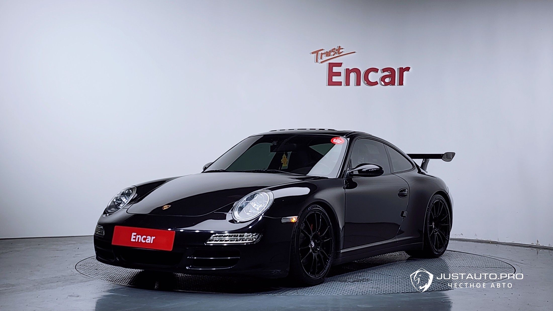 Автомобиль Porsche 911