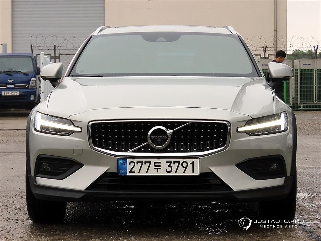 Автомобиль Volvo V60