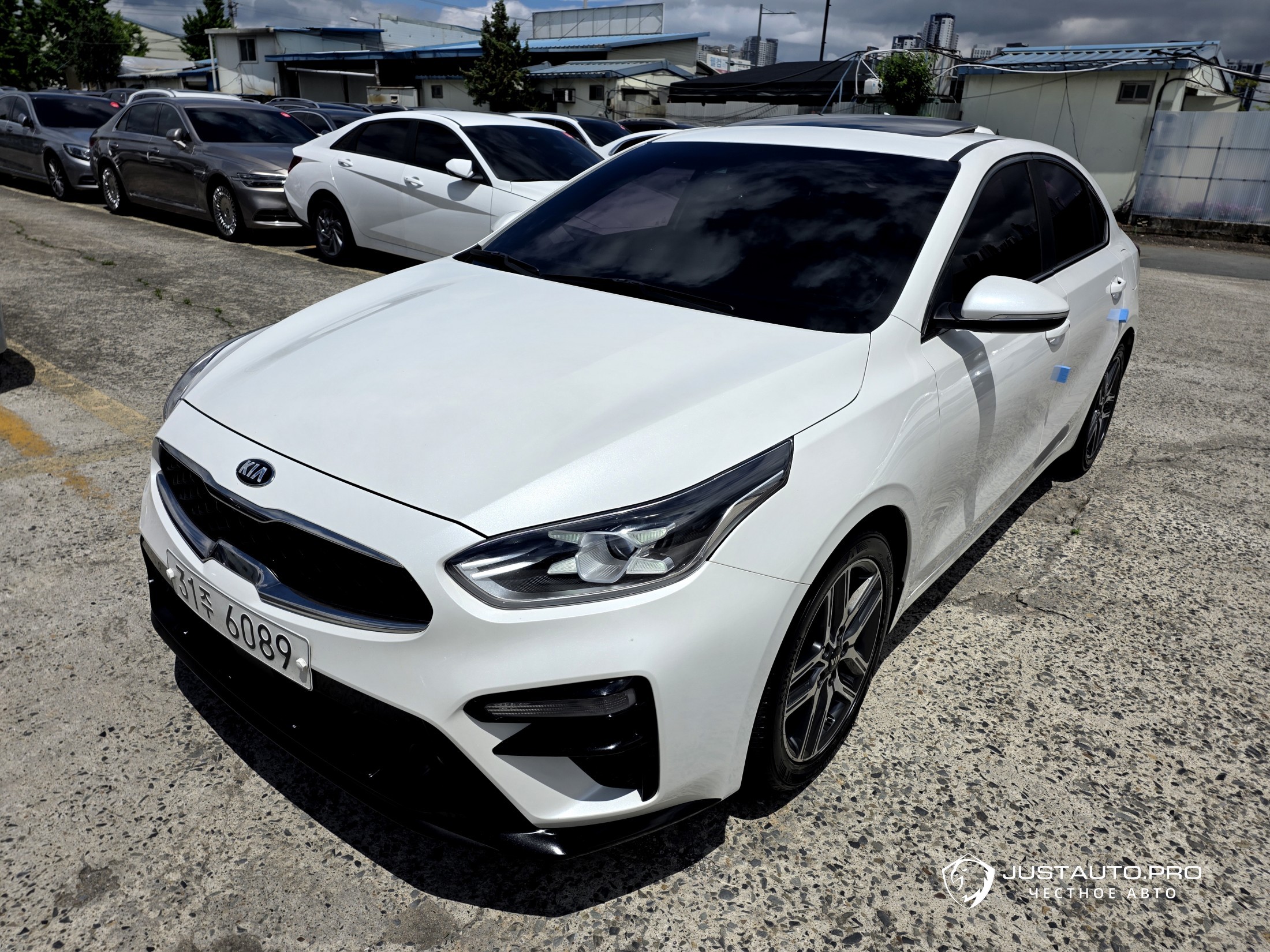 Автомобиль Kia K3