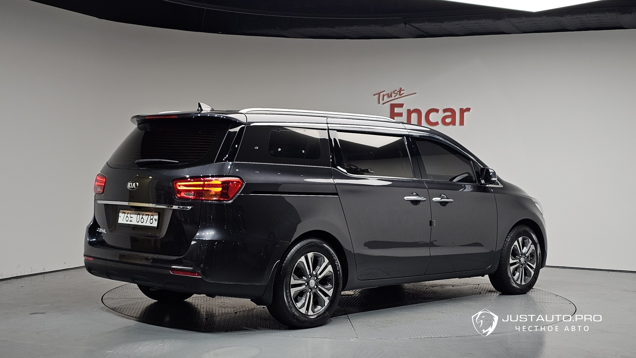 Автомобиль Kia Canival