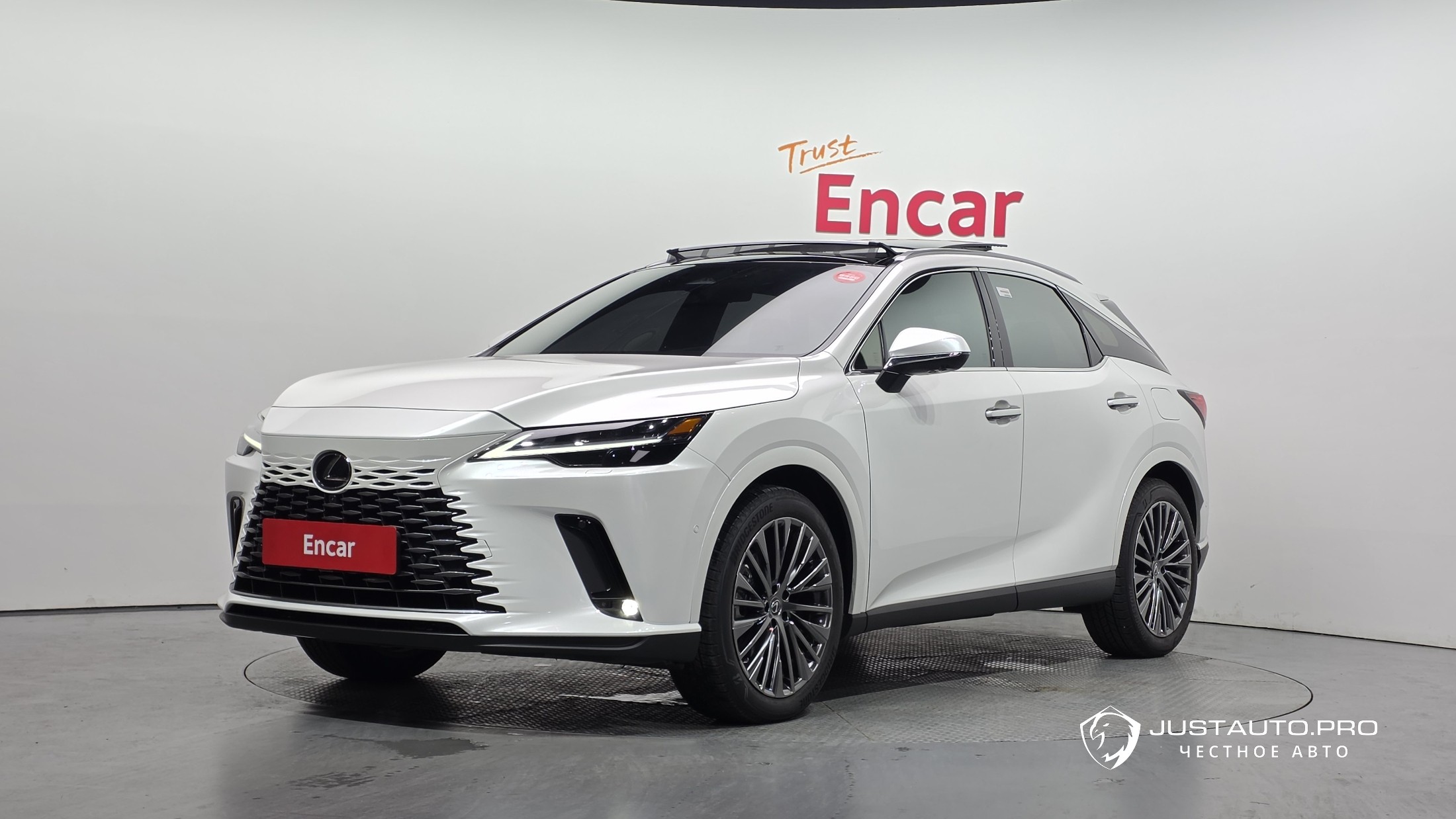 Автомобиль Lexus RX
