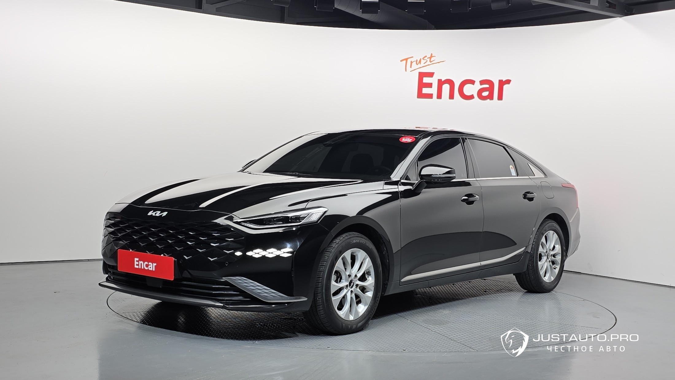 Автомобиль Kia K8