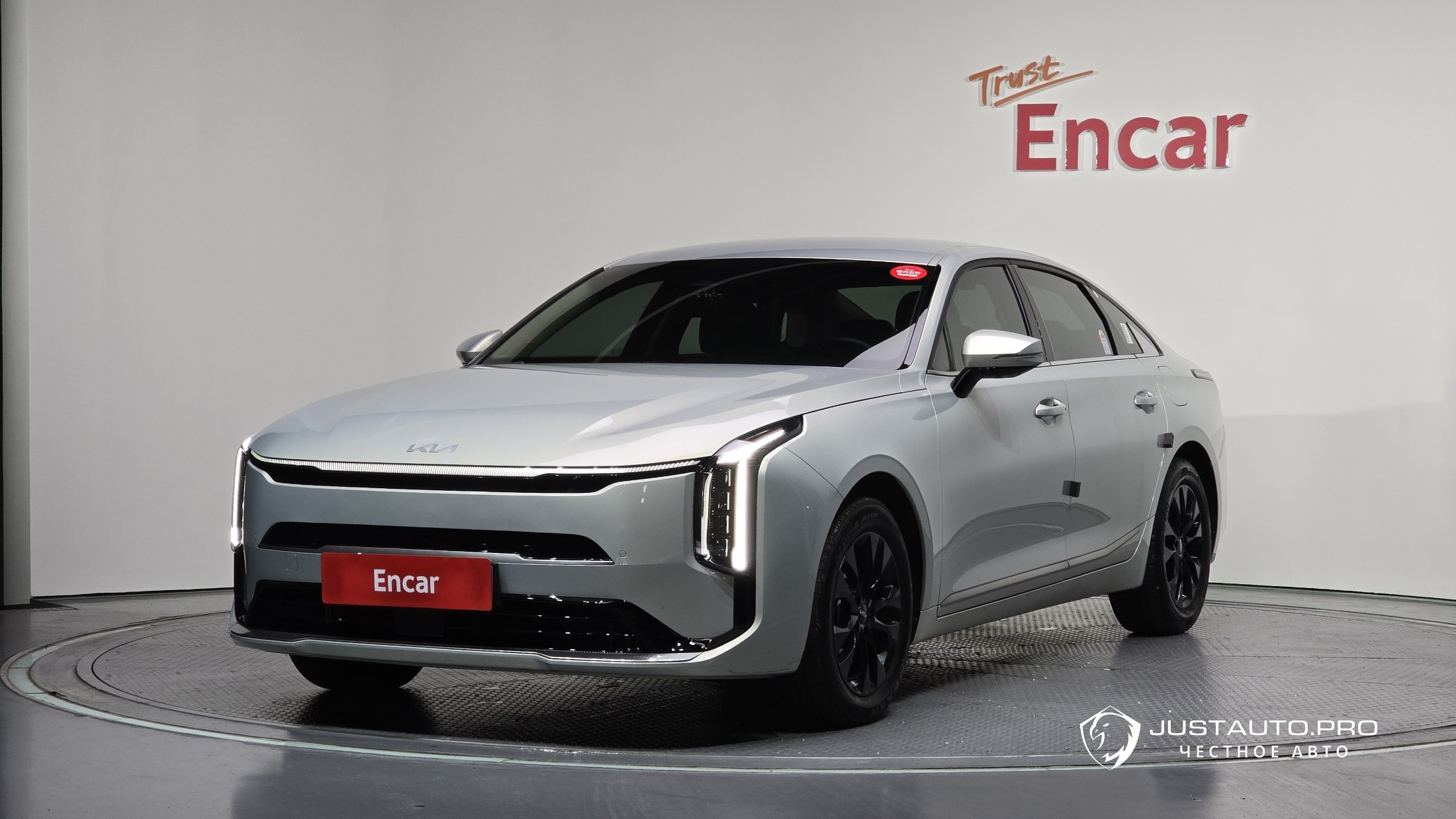Автомобиль Kia K8