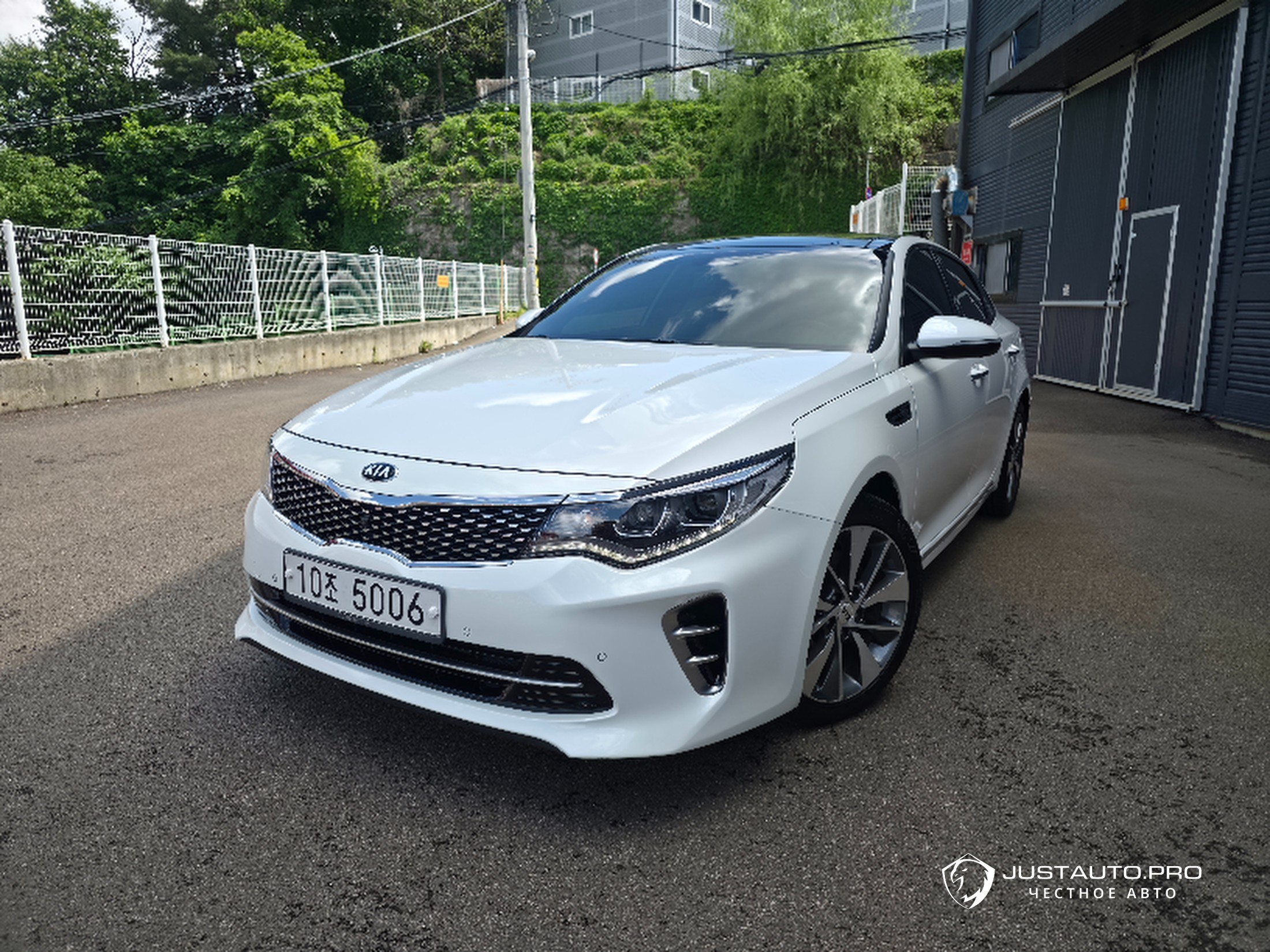 Автомобиль Kia K5
