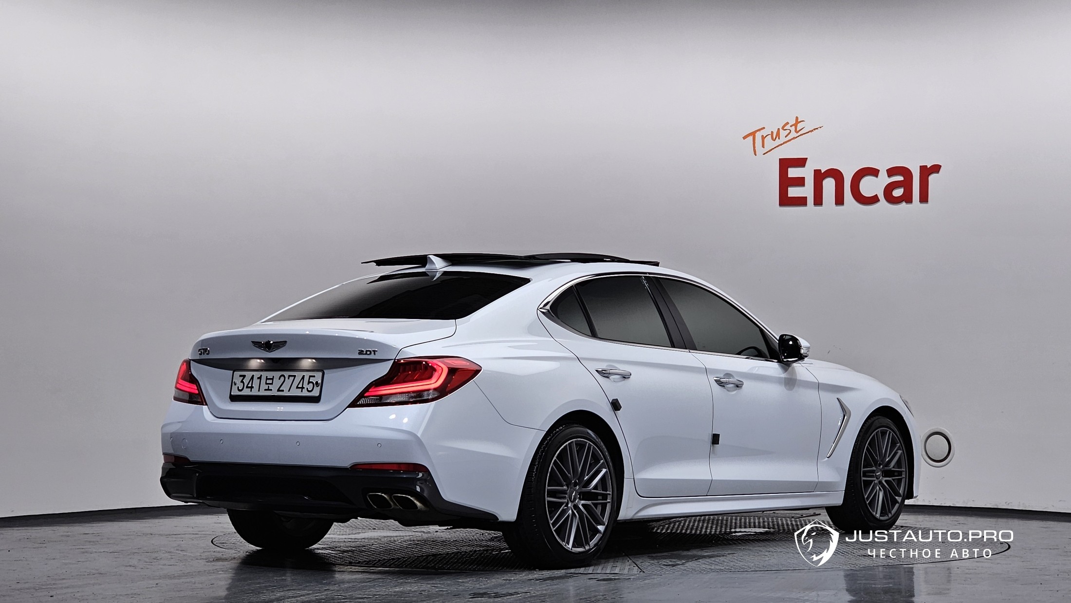 Автомобиль Genesis G70