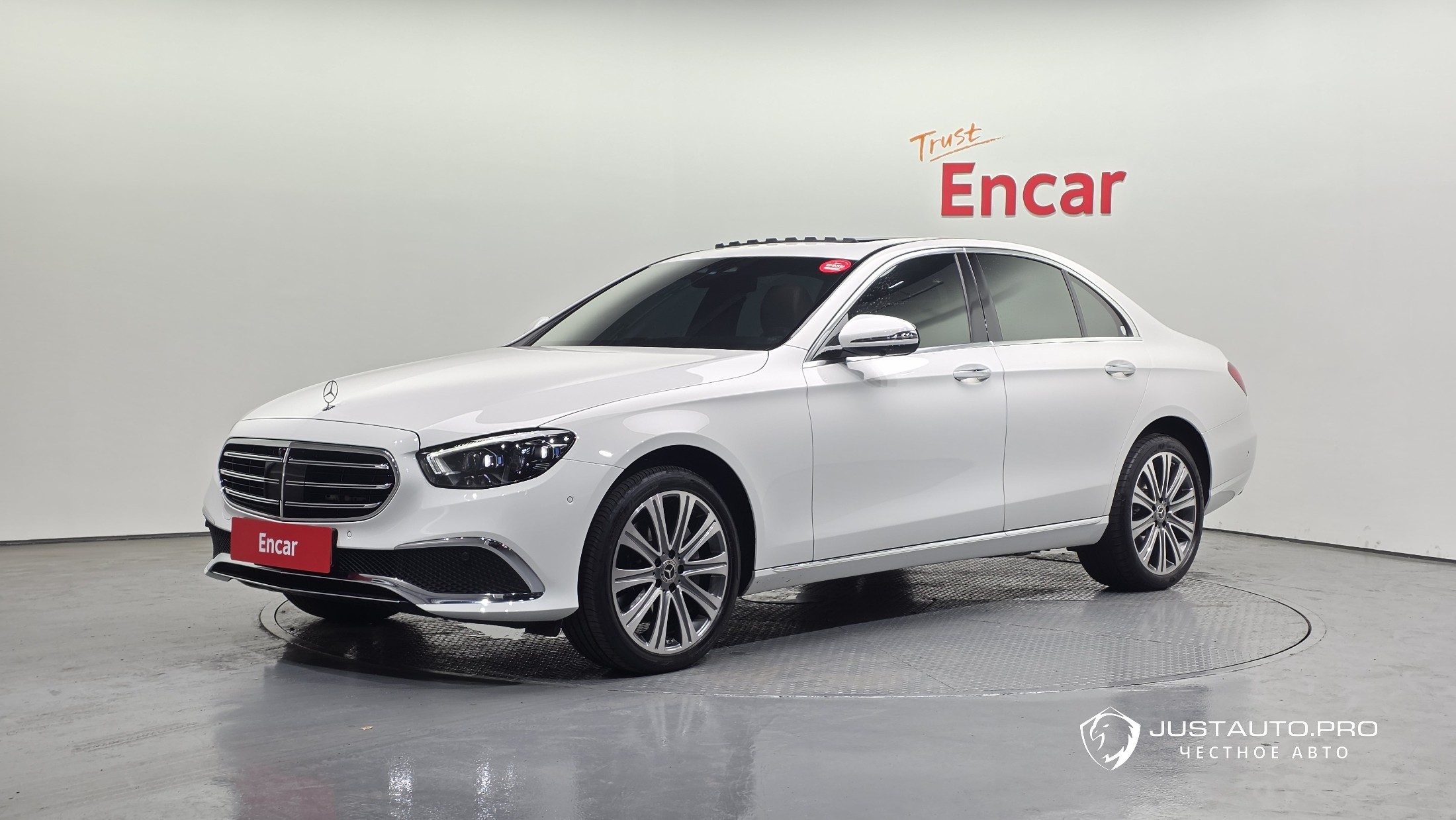 Автомобиль Mercedes-Benz E-Class