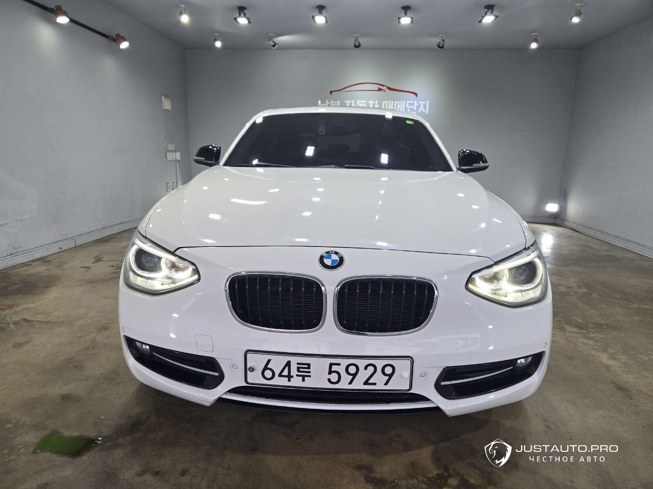 Автомобиль BMW 1-Series